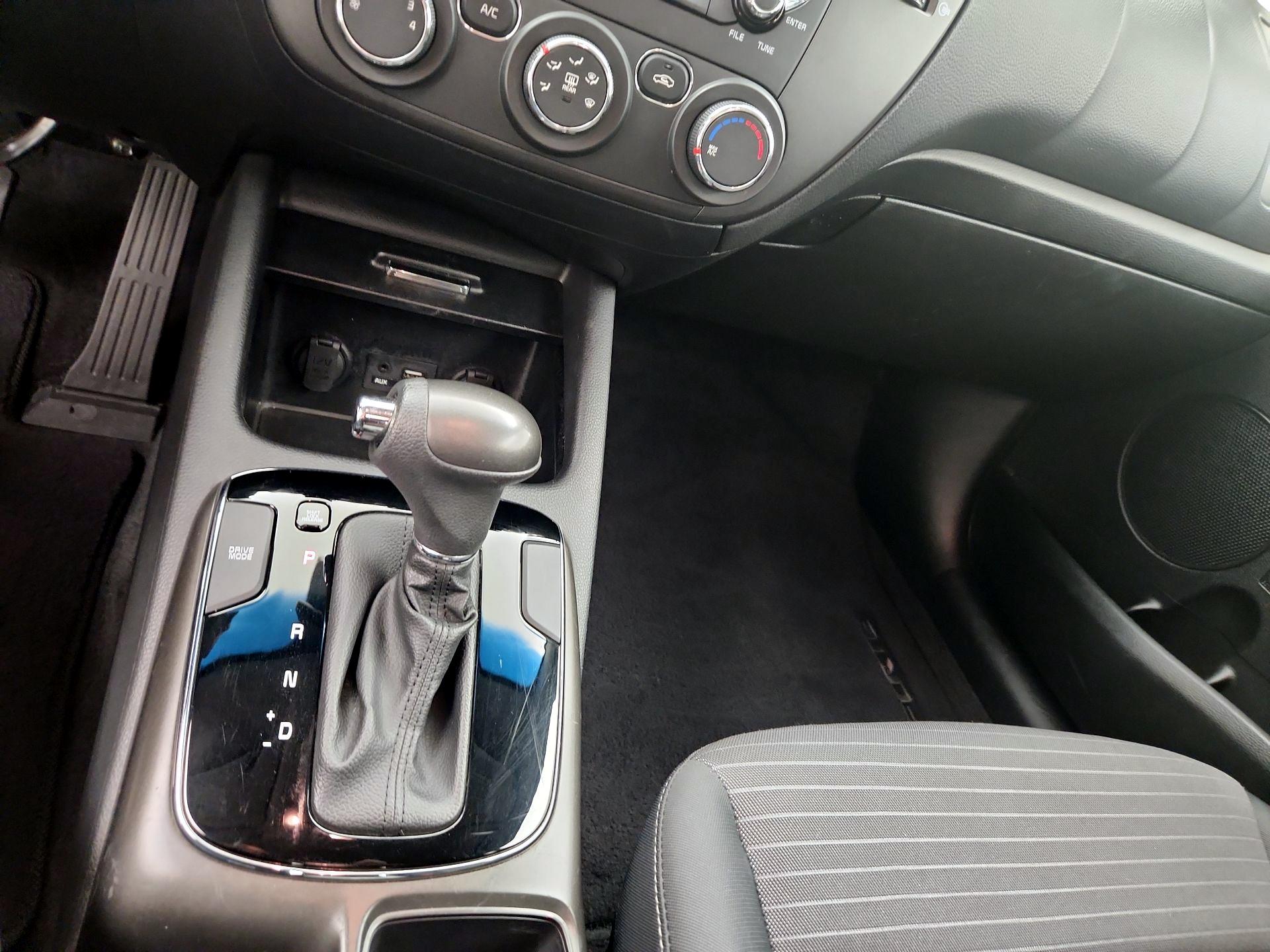 Thumbnail: 2018 Kia Forte - 17