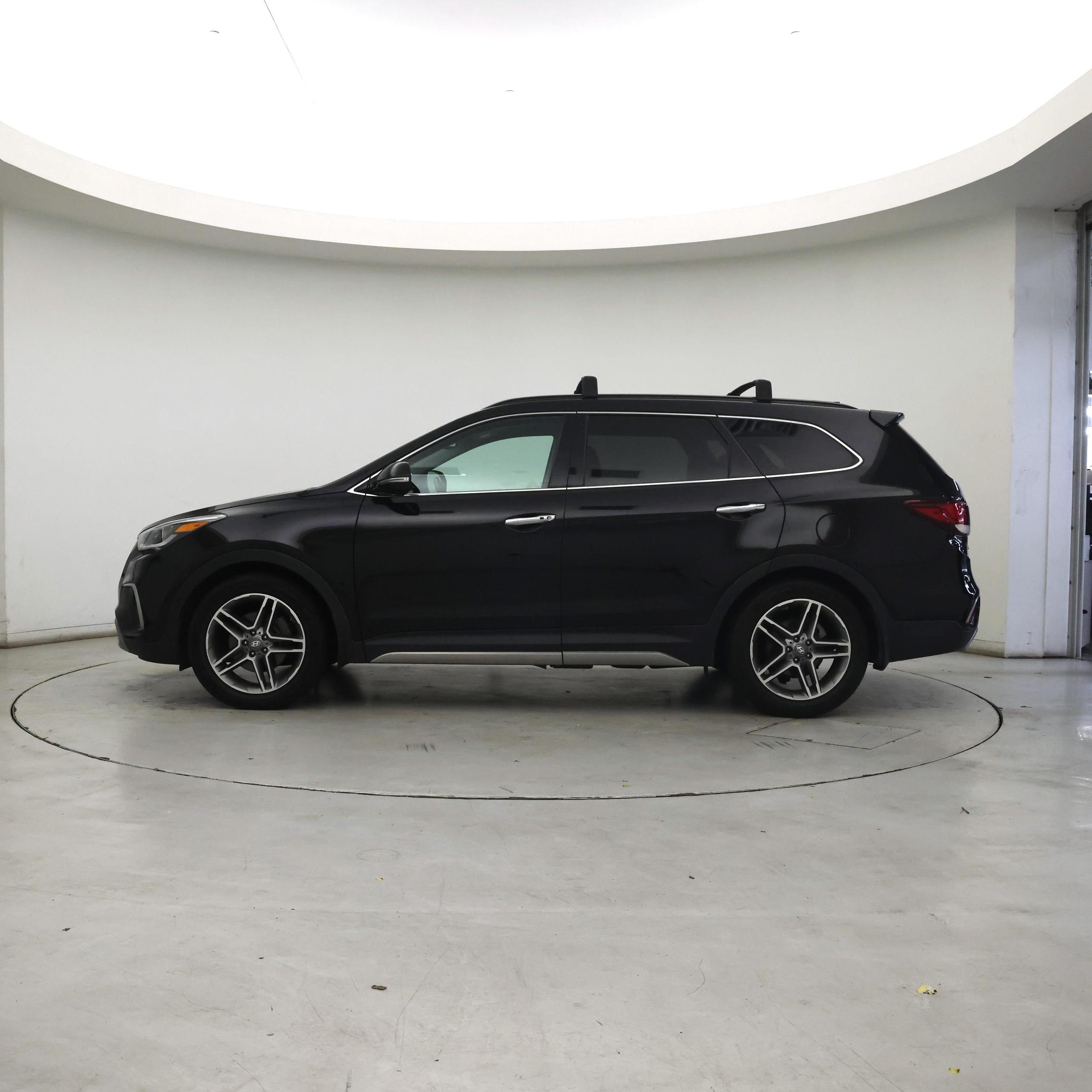 Thumbnail: 2018 Hyundai Santa Fe - 3