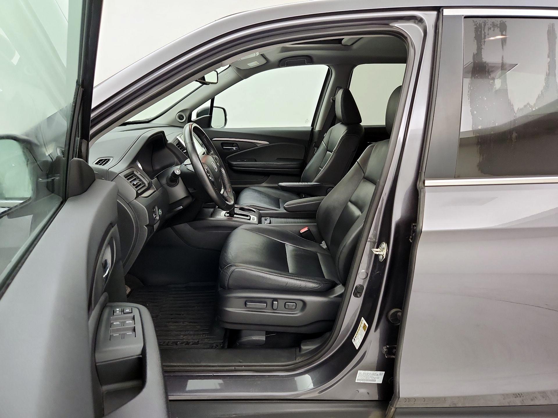 Thumbnail: 2017 Honda Pilot - 11