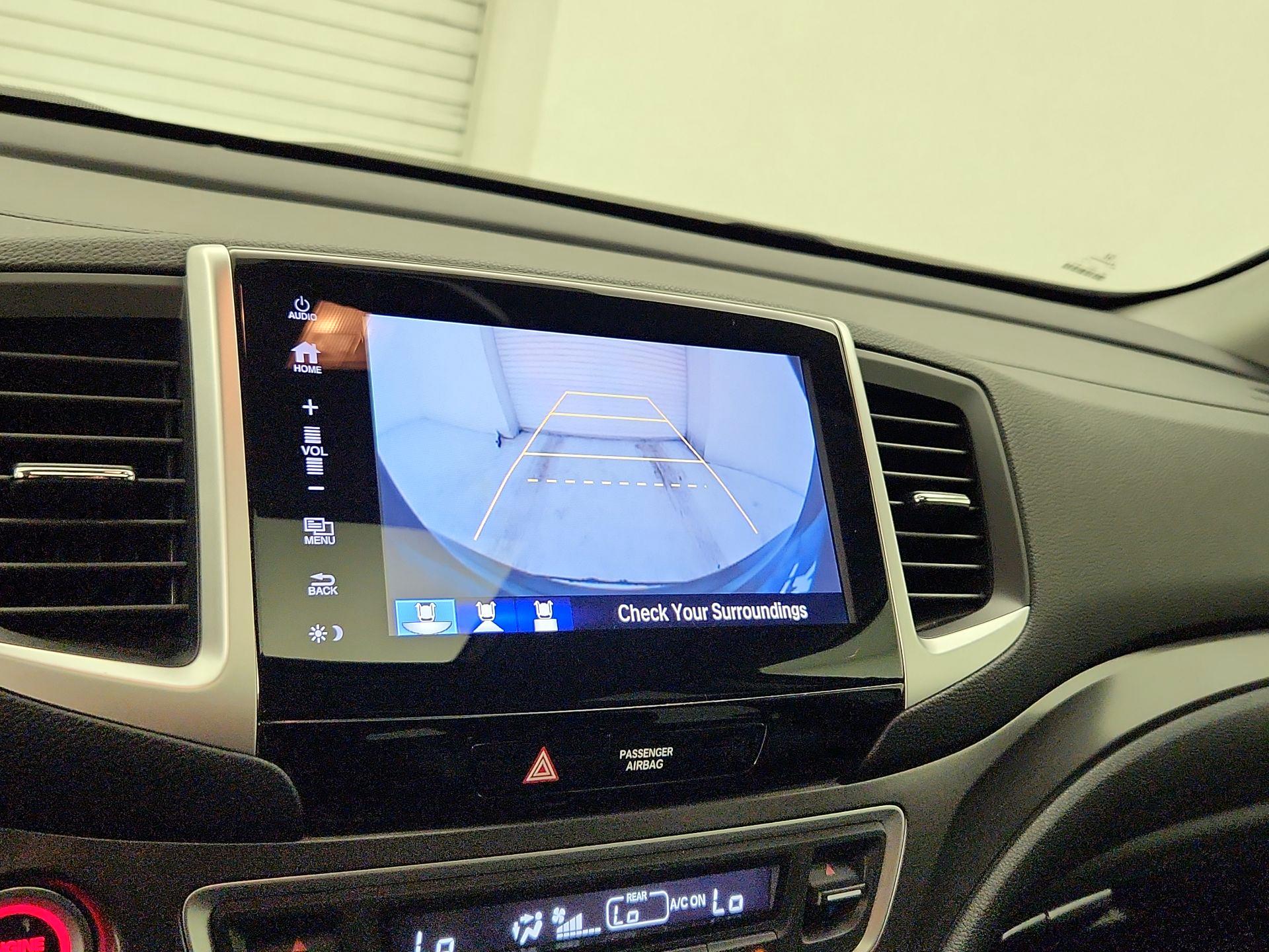 Thumbnail: 2017 Honda Pilot - 15
