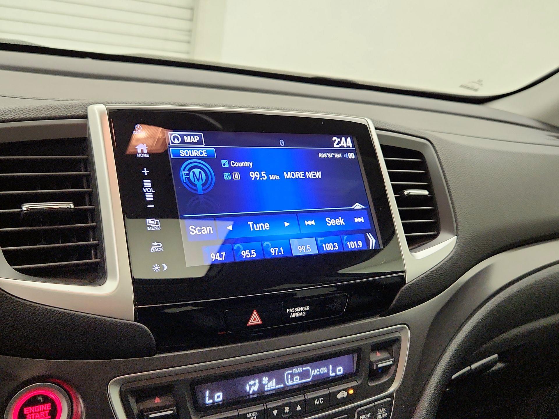 Thumbnail: 2017 Honda Pilot - 16