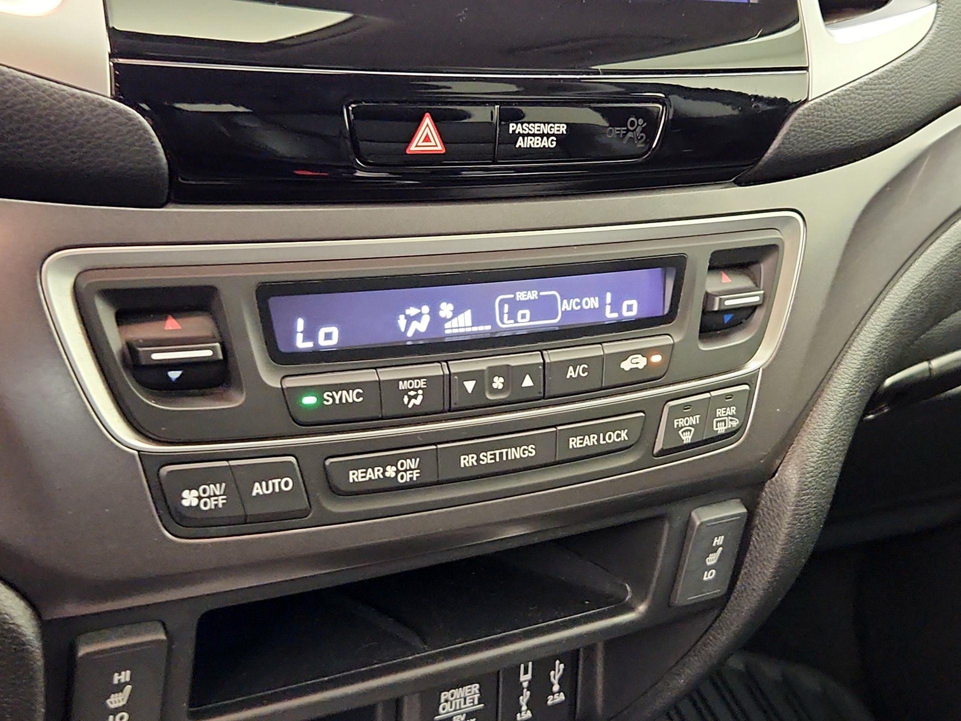 Thumbnail: 2017 Honda Pilot - 17