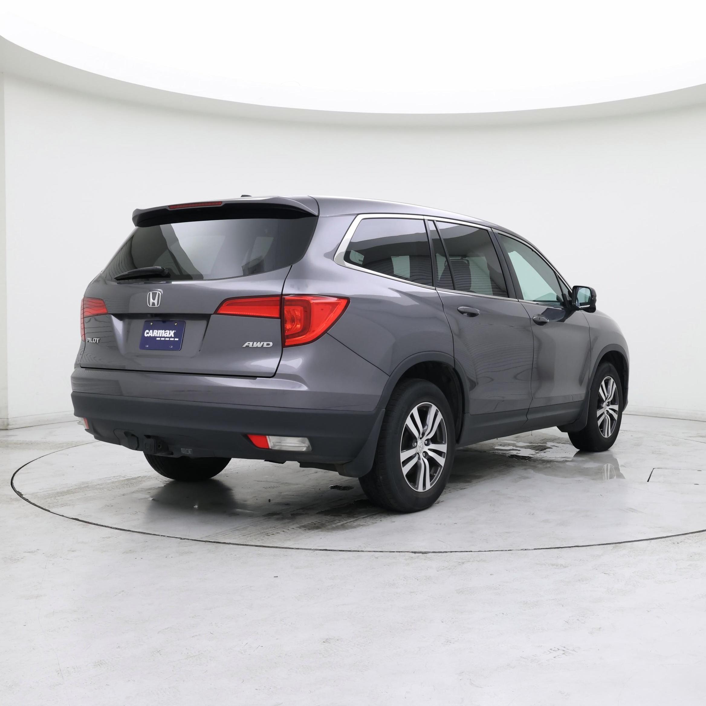 Thumbnail: 2017 Honda Pilot - 8