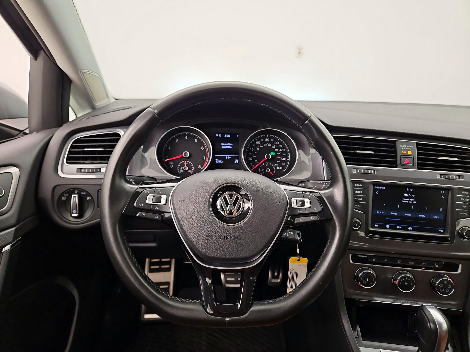 Thumbnail: 2017 Volkswagen Golf - 10