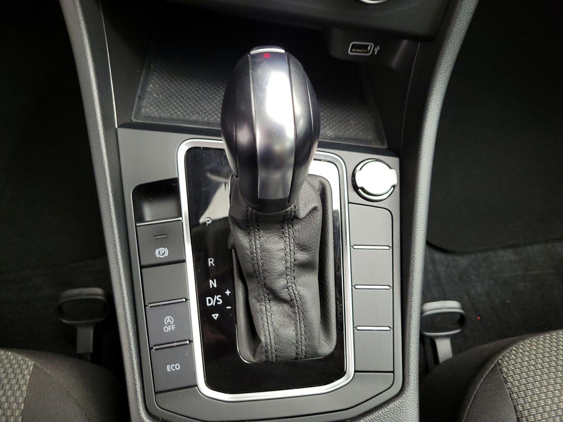 Thumbnail: 2019 Volkswagen Jetta - 15