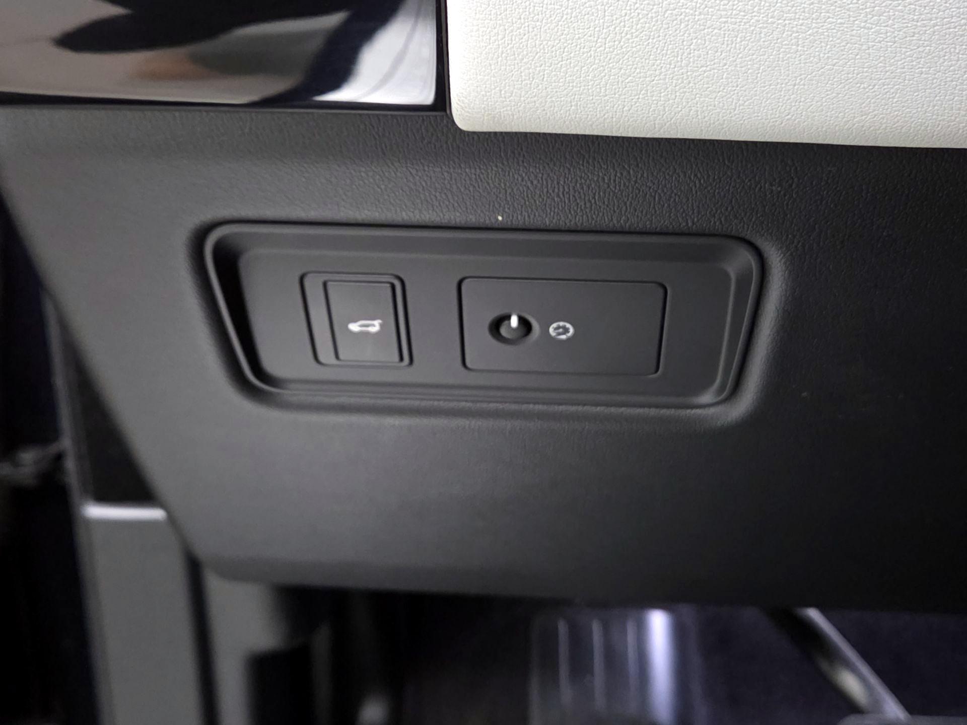 Thumbnail: 2016 Land Rover Range Rover Sport - 13