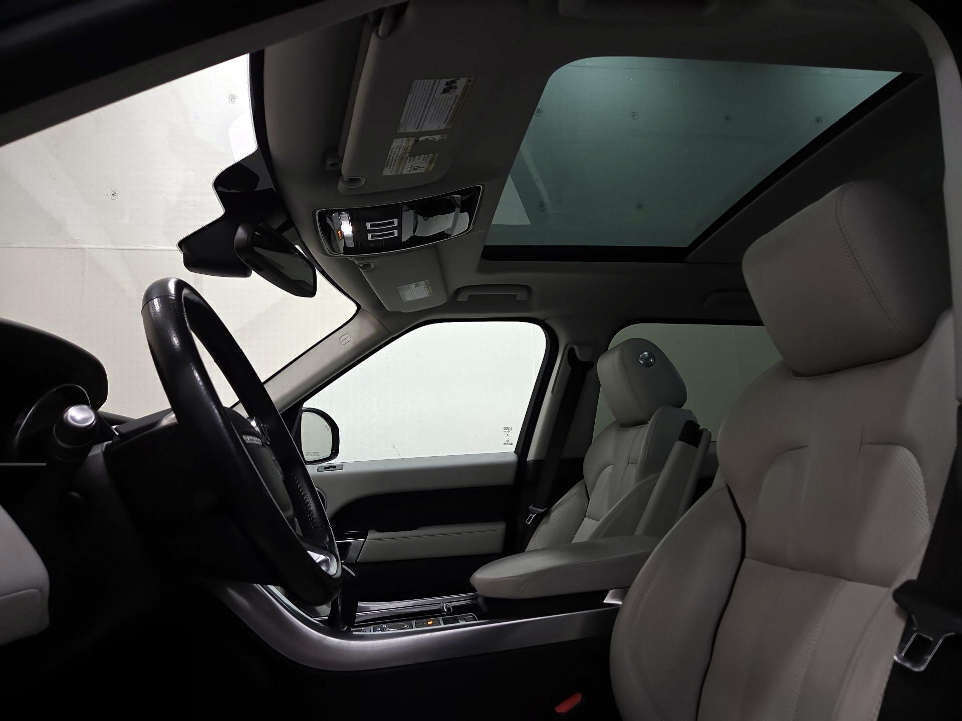 Thumbnail: 2016 Land Rover Range Rover Sport - 19