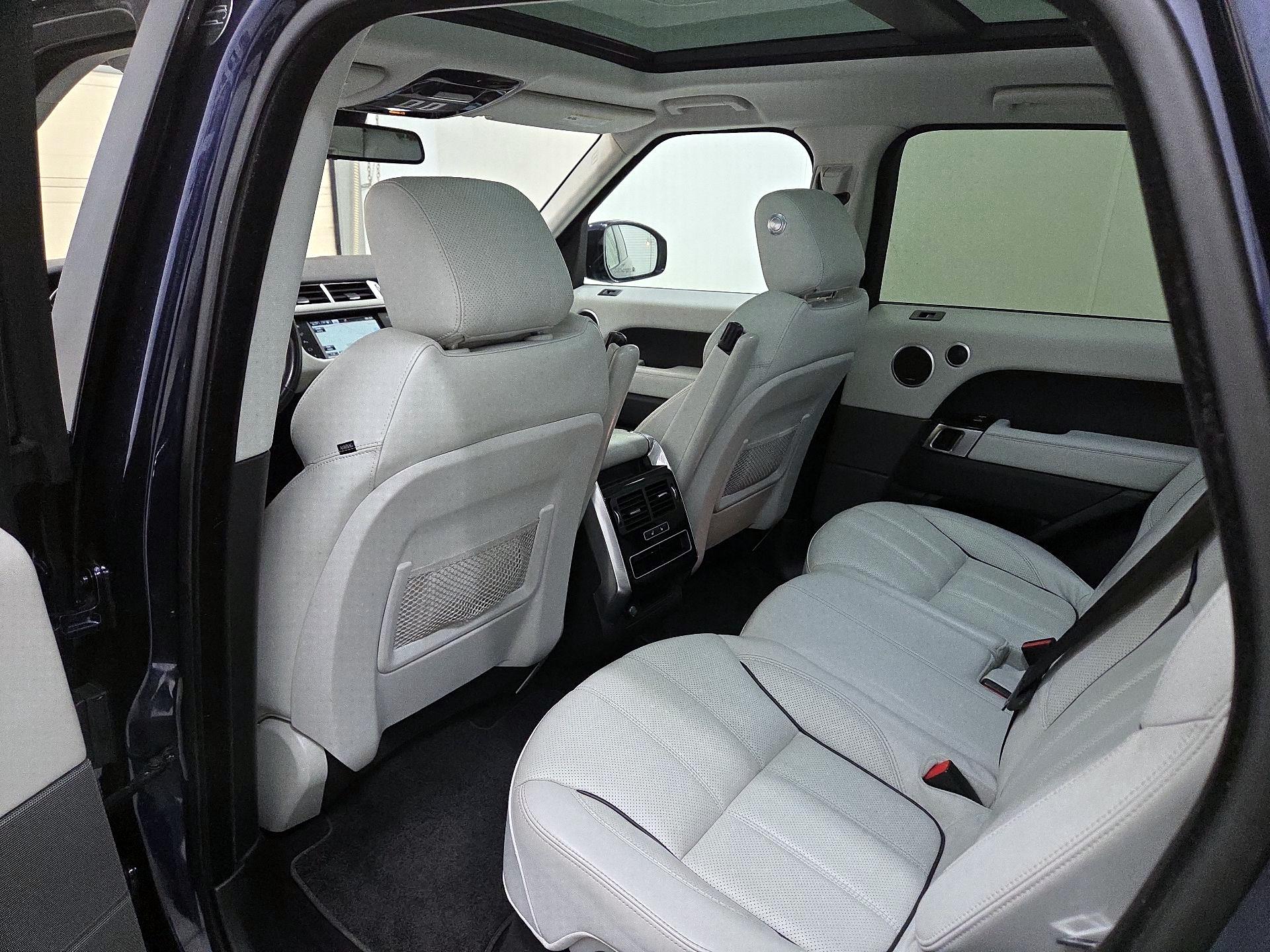 Thumbnail: 2016 Land Rover Range Rover Sport - 20