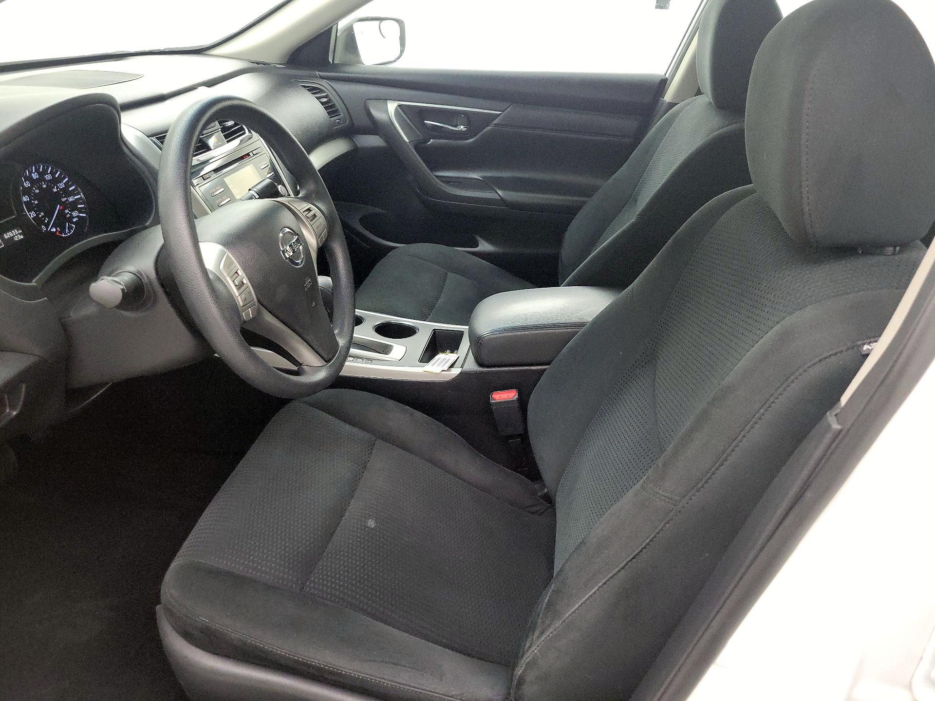 Thumbnail: 2015 Nissan Altima - 11