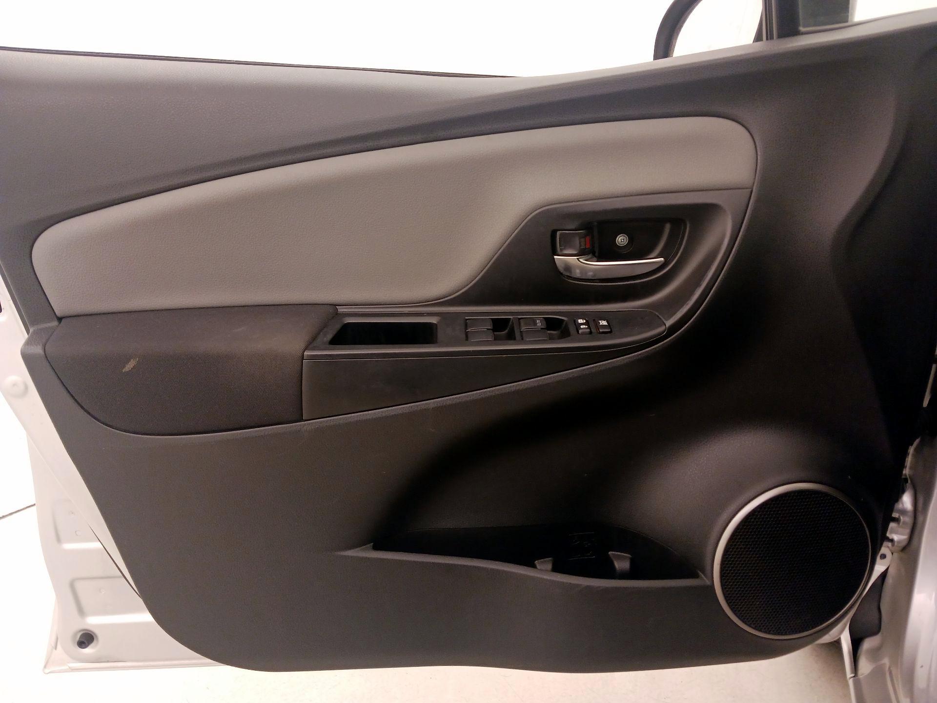 Thumbnail: 2015 Toyota Yaris - 12