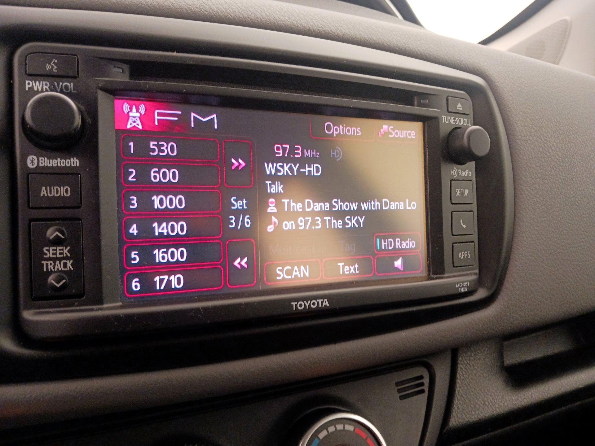 Thumbnail: 2015 Toyota Yaris - 14
