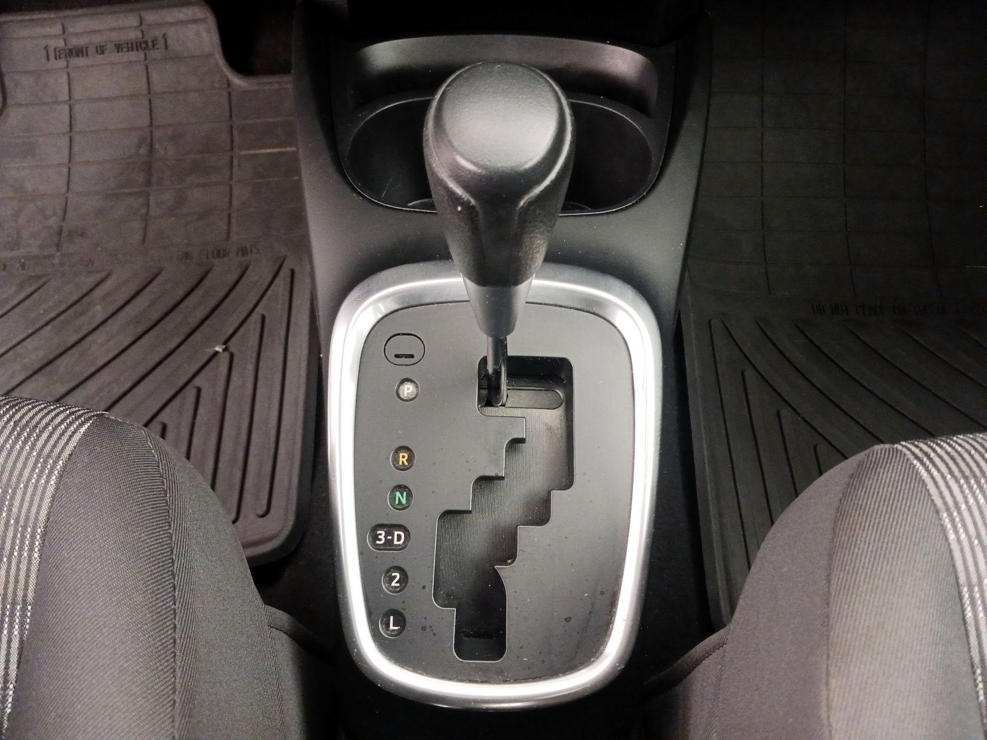 Thumbnail: 2015 Toyota Yaris - 16