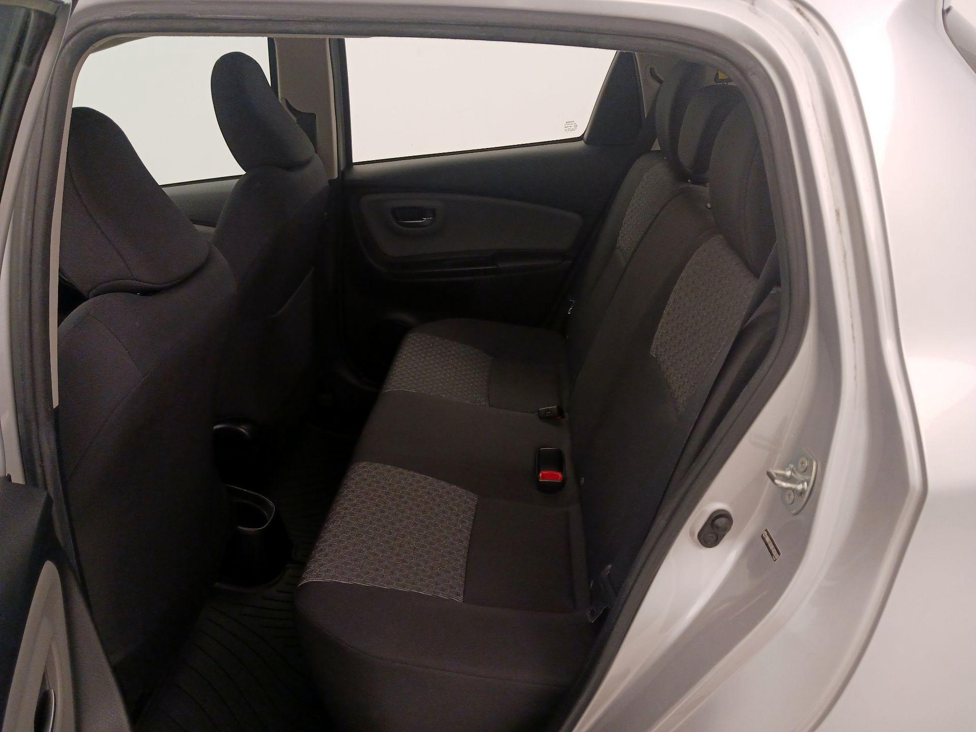 Thumbnail: 2015 Toyota Yaris - 18