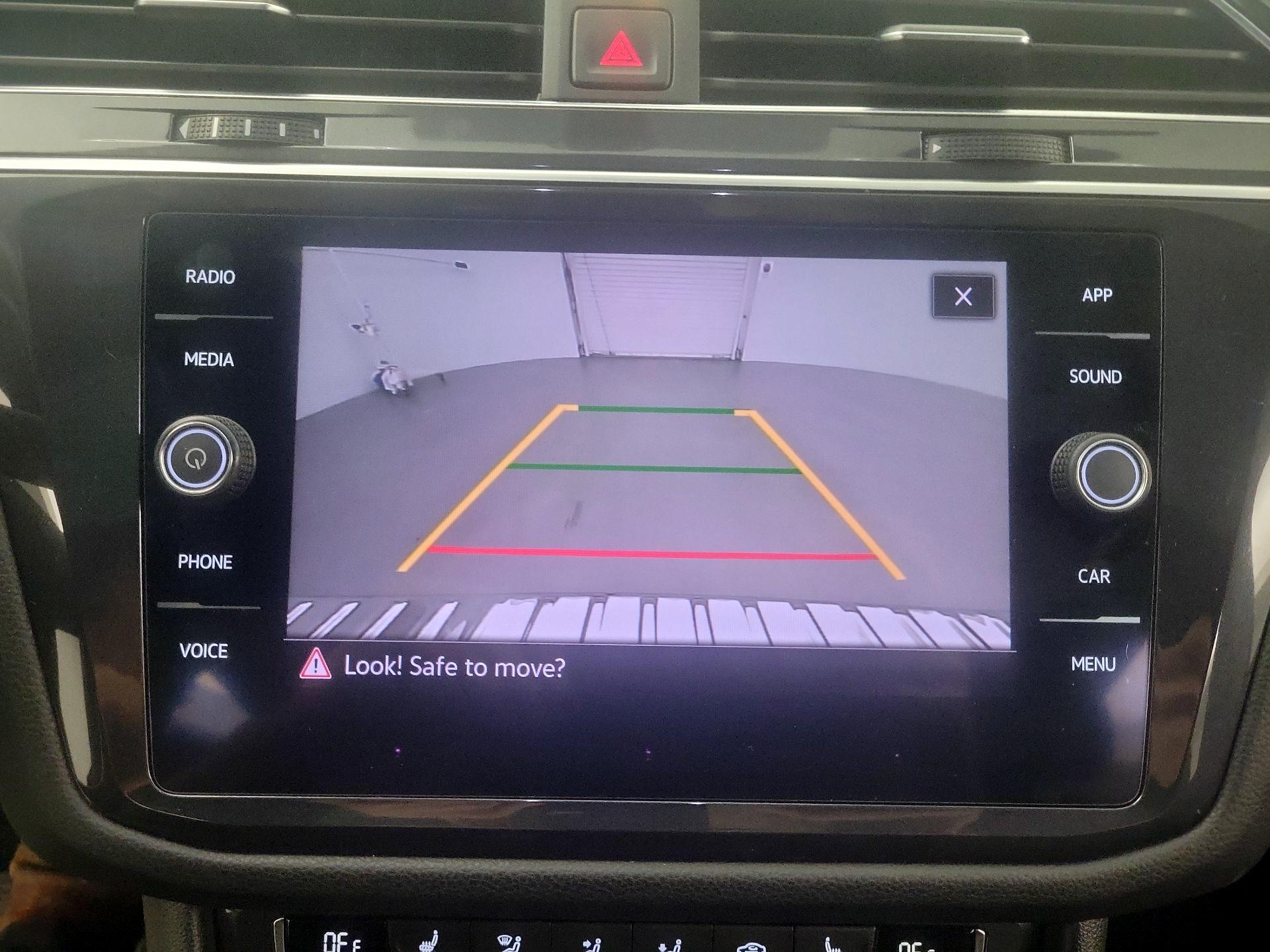 Thumbnail: 2021 Volkswagen Tiguan - 14