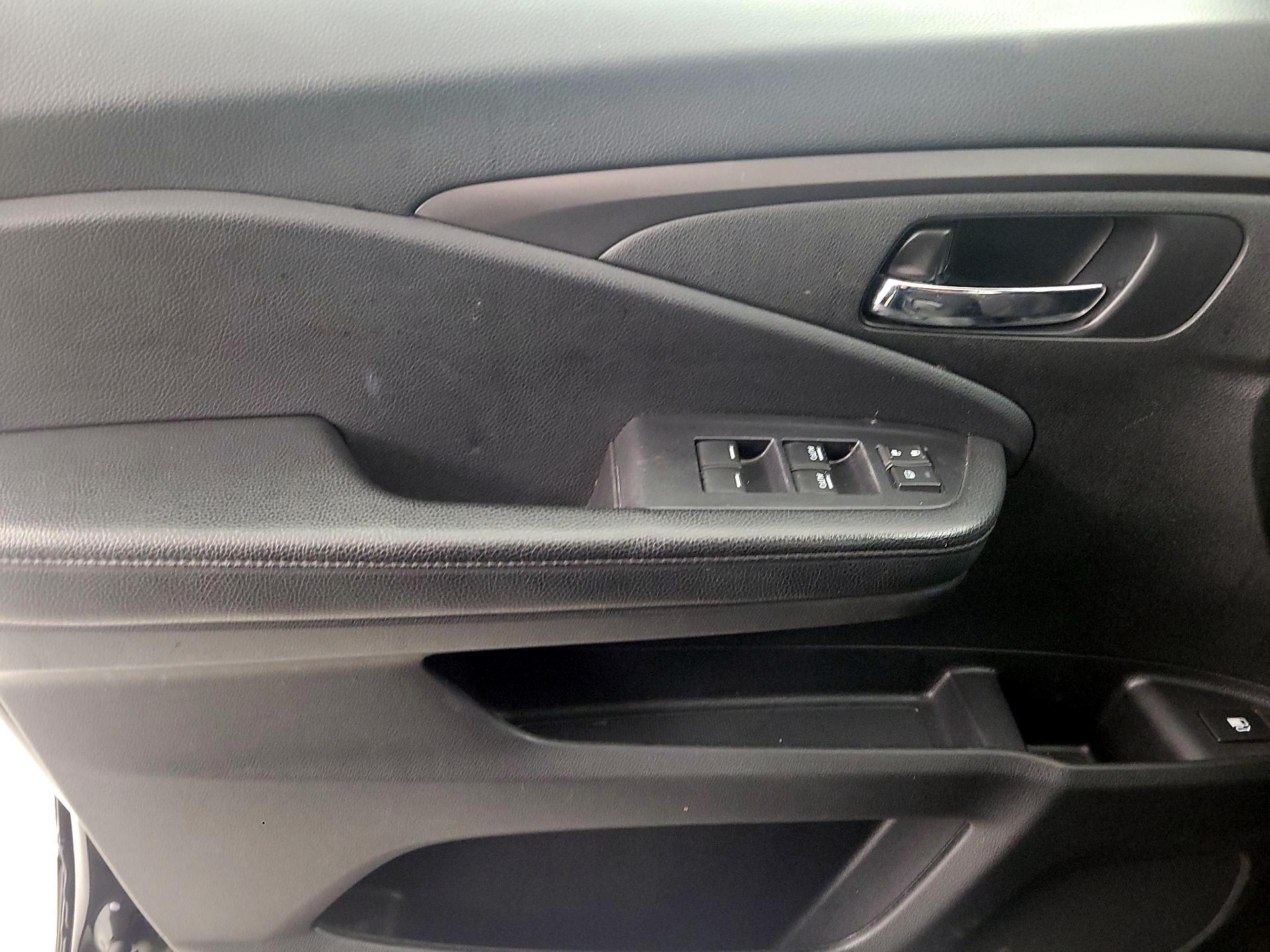 Thumbnail: 2019 Honda Passport - 12