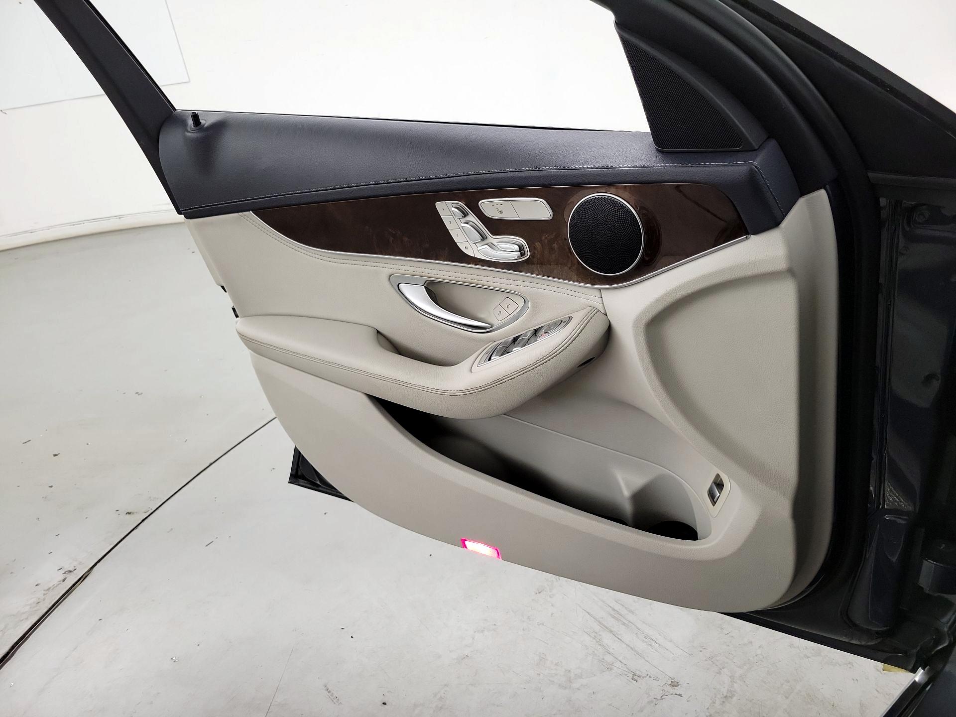 Thumbnail: 2016 Mercedes-Benz C-Class - 10