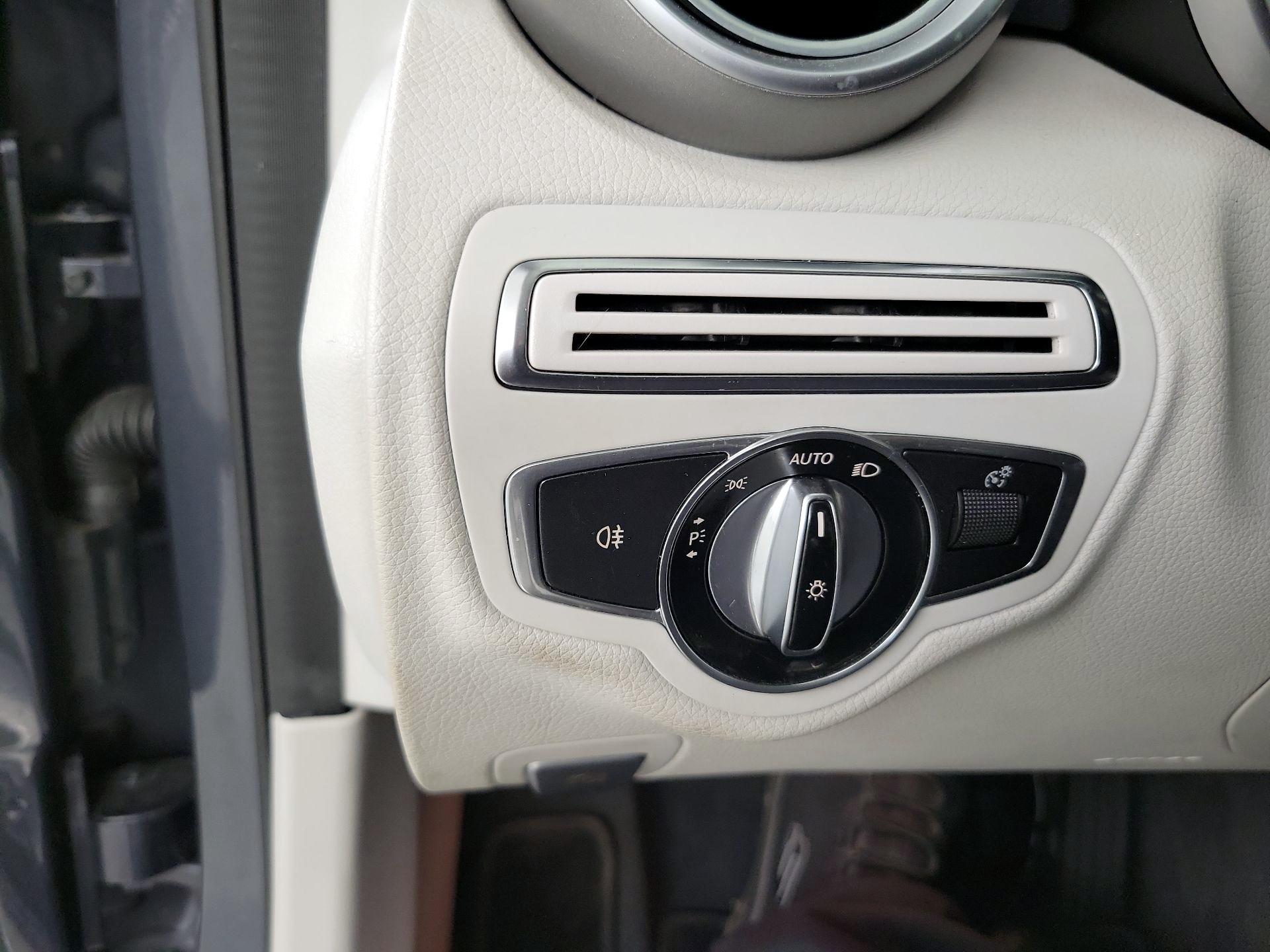Thumbnail: 2016 Mercedes-Benz C-Class - 11