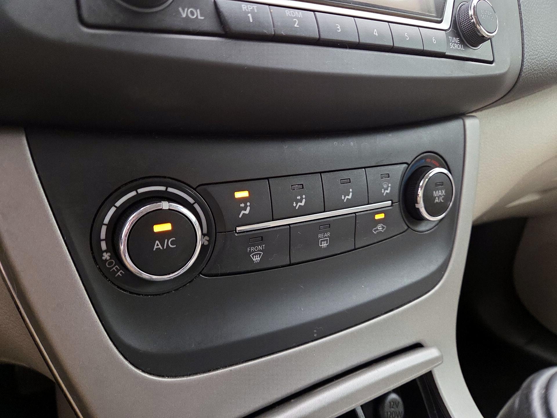 Thumbnail: 2015 Nissan Sentra - 16