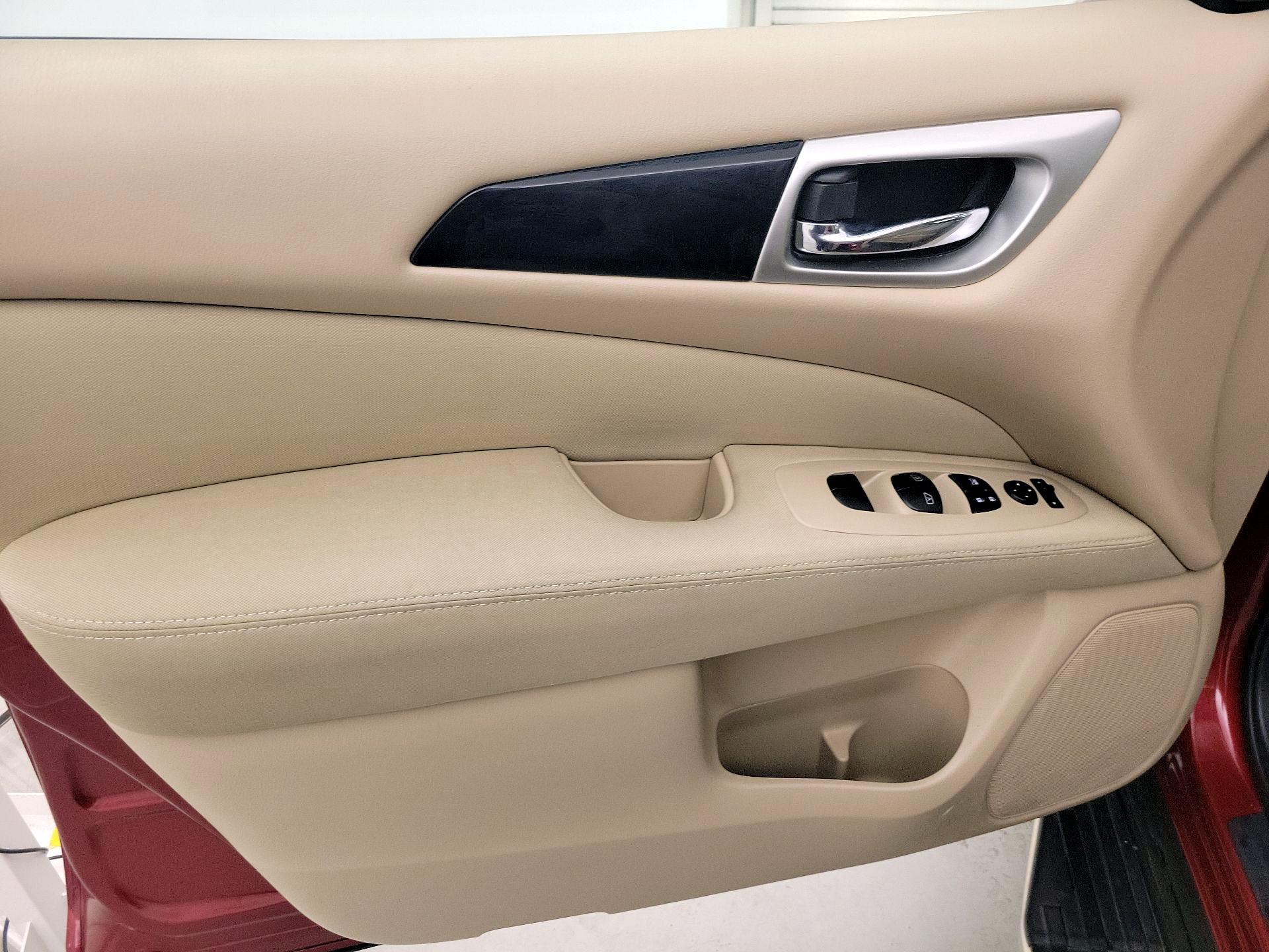 Thumbnail: 2017 Nissan Pathfinder - 12