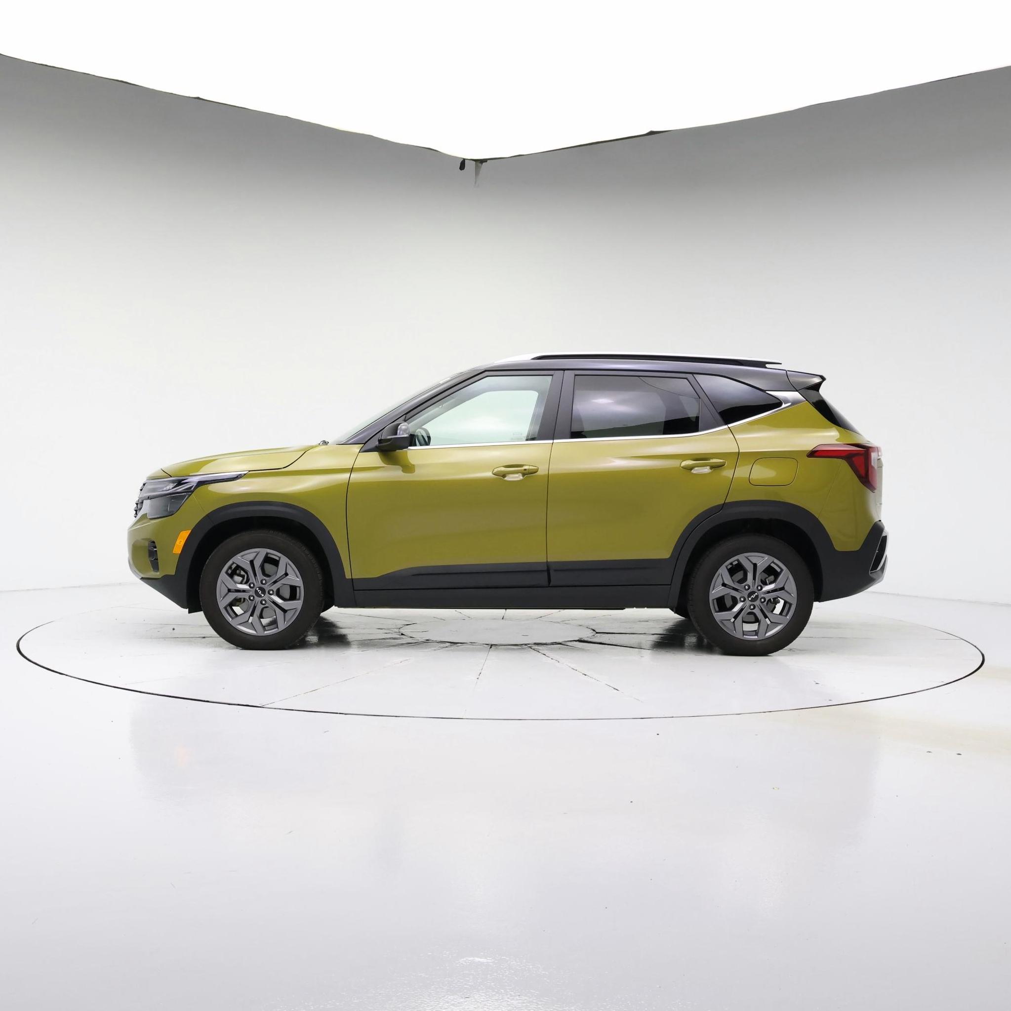 Thumbnail: 2024 Kia Seltos - 3