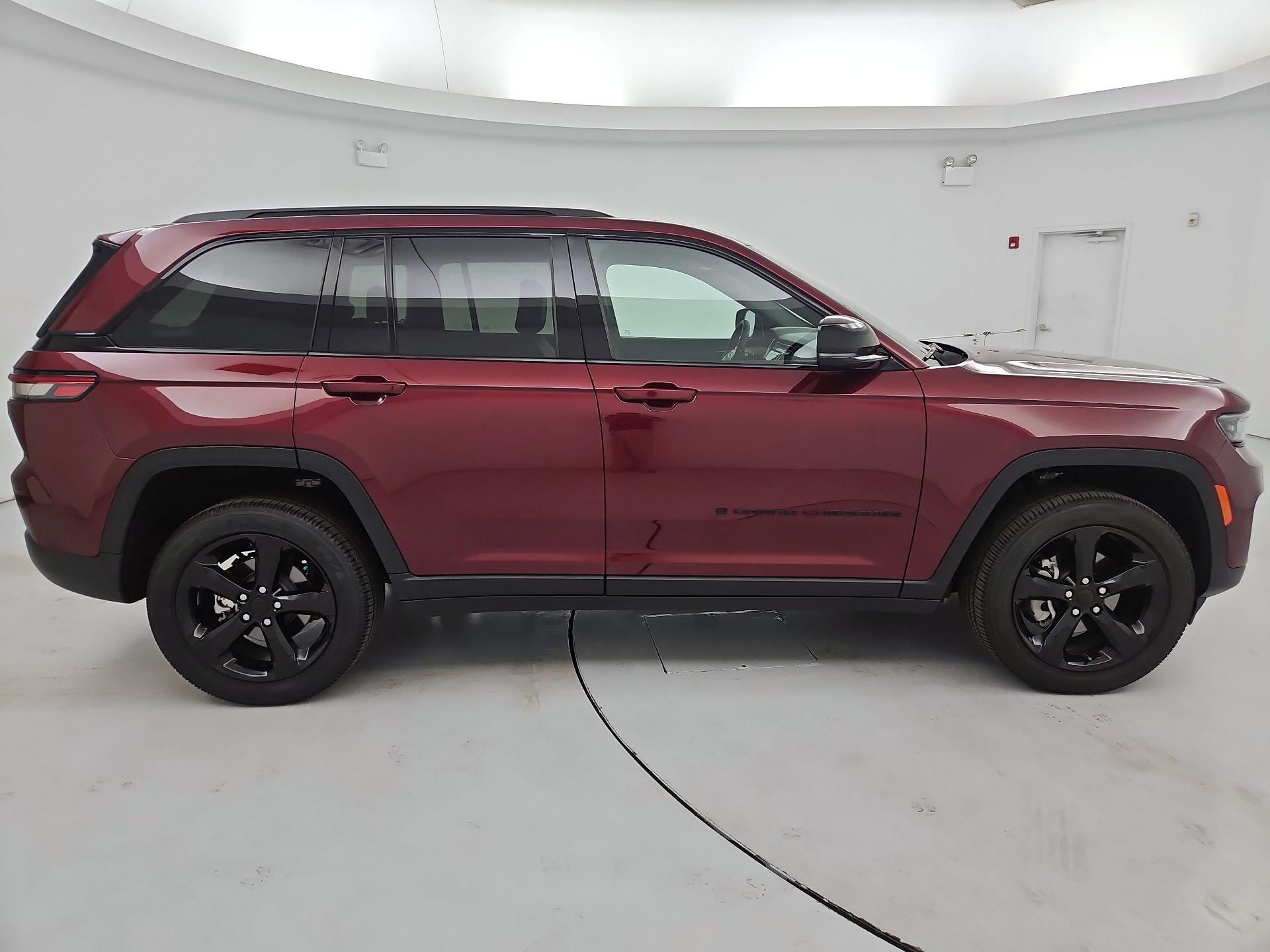 Thumbnail: 2025 Jeep Grand Cherokee - 4