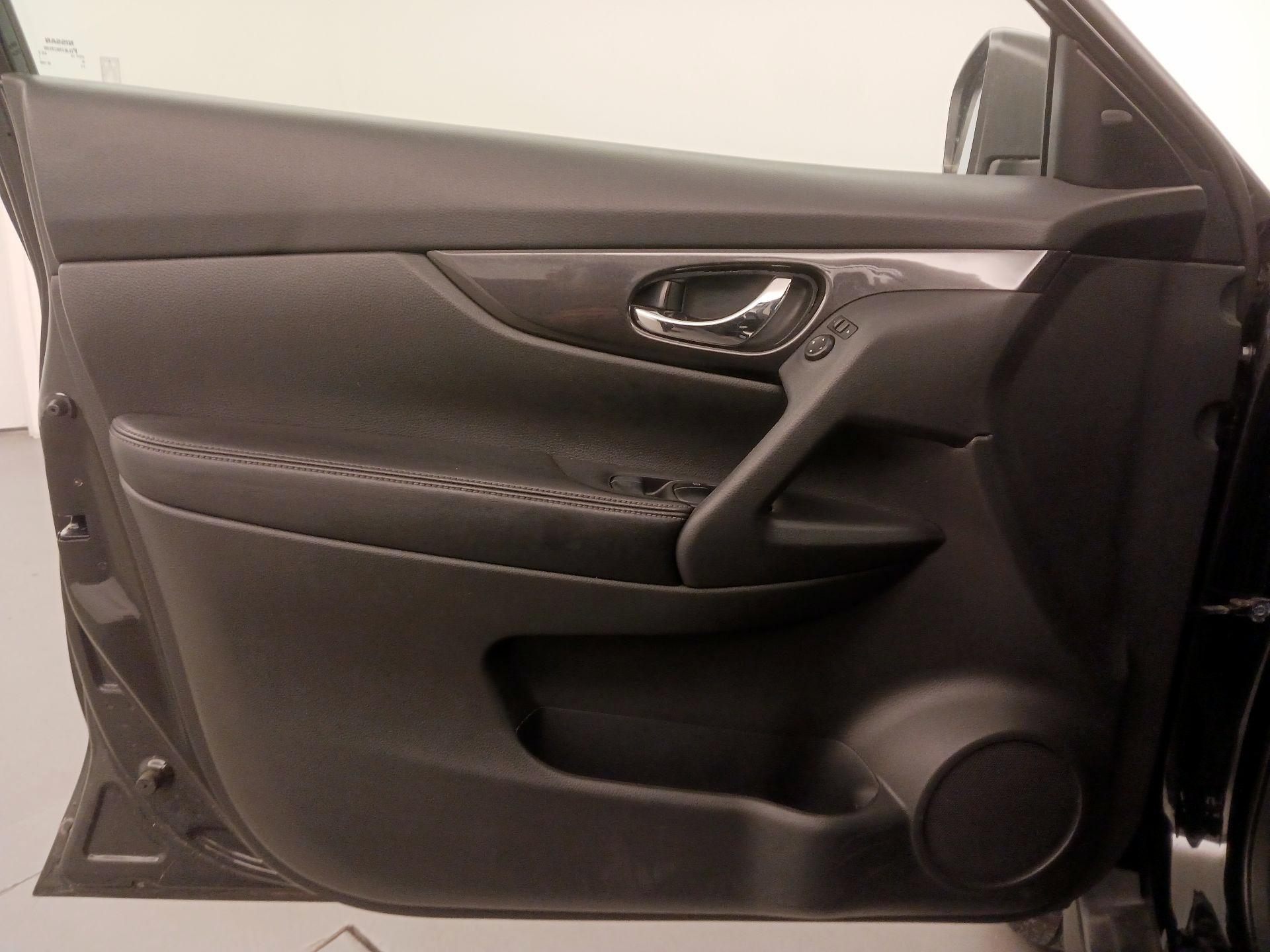 Thumbnail: 2018 Nissan Rogue - 12