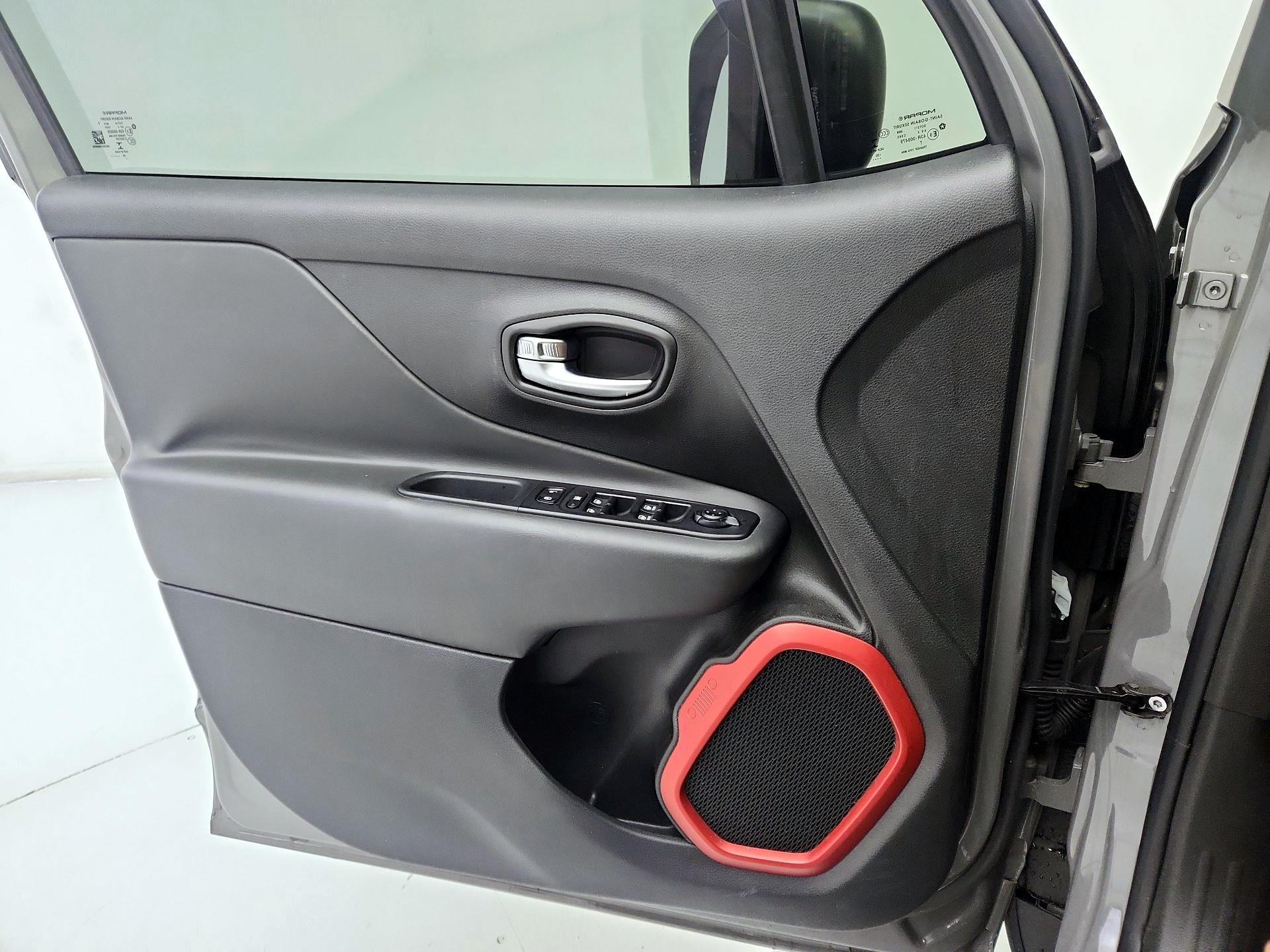 Thumbnail: 2020 Jeep Renegade - 12