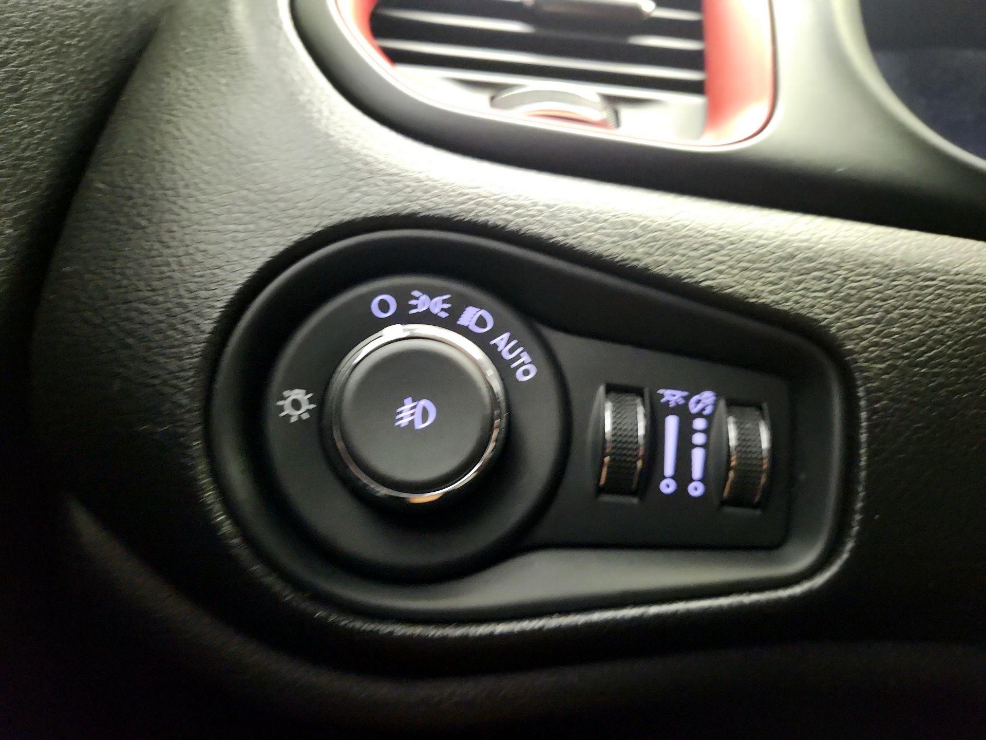 Thumbnail: 2020 Jeep Renegade - 13