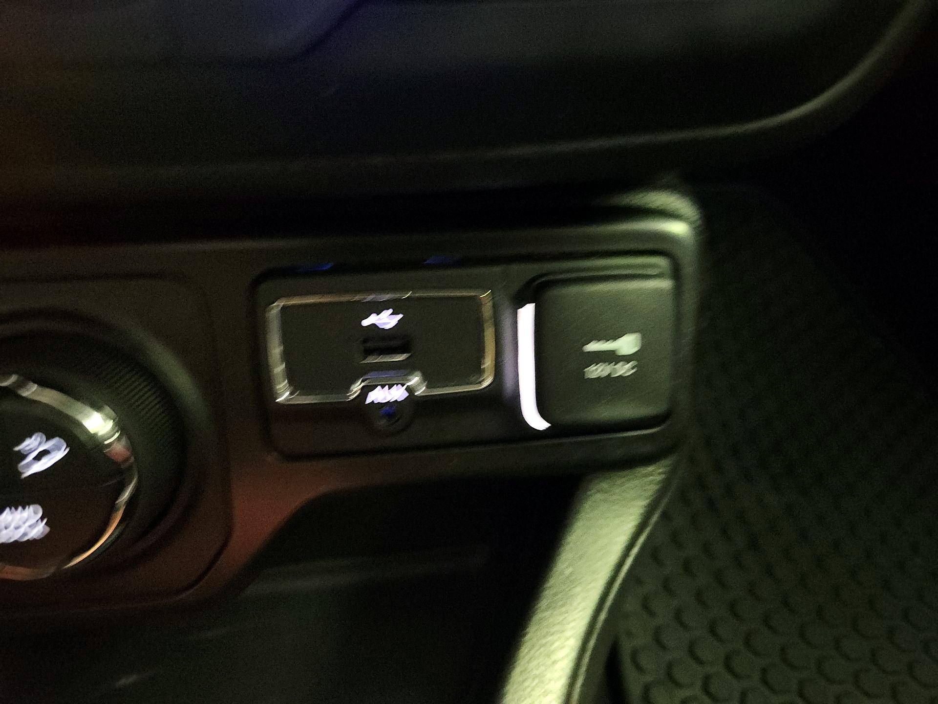 Thumbnail: 2020 Jeep Renegade - 18