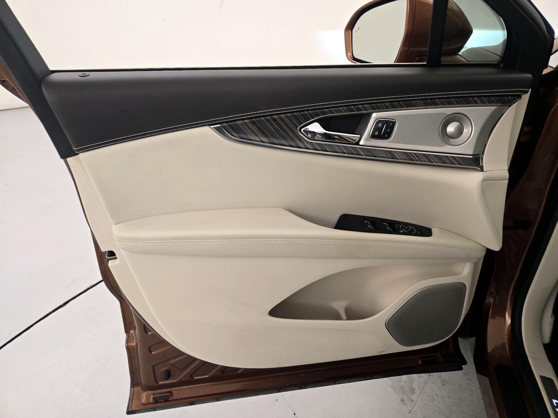 Thumbnail: 2019 Lincoln Nautilus - 12
