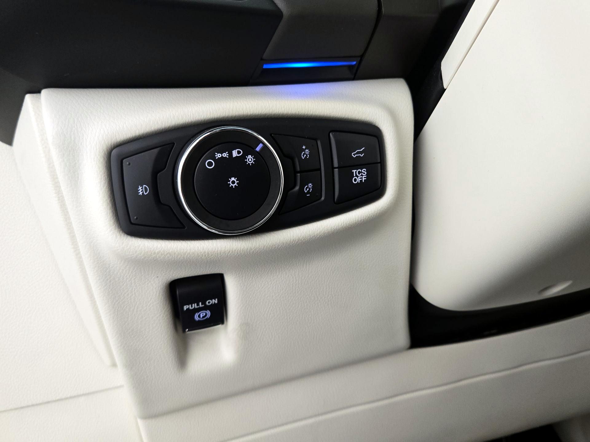 Thumbnail: 2019 Lincoln Nautilus - 13