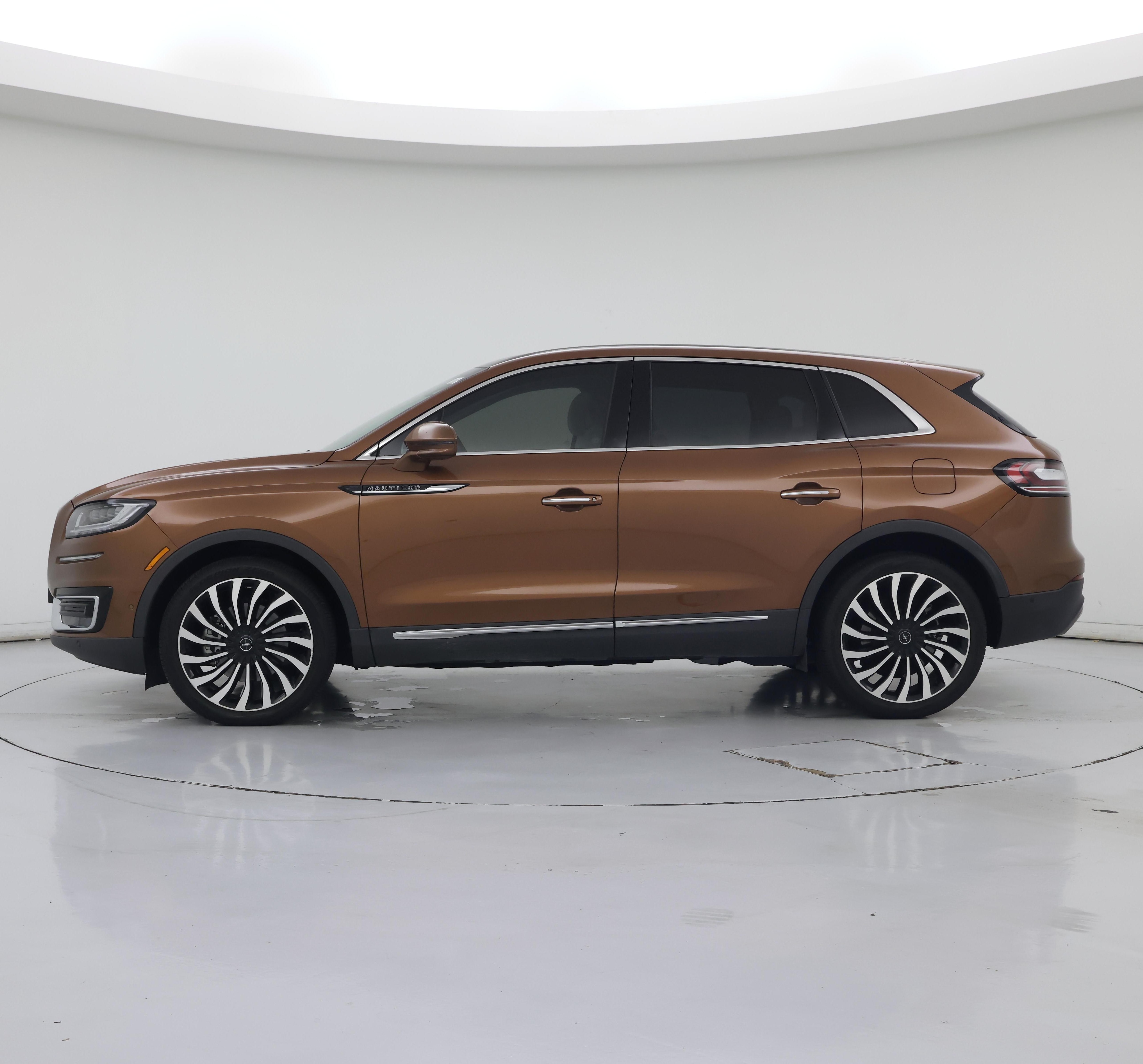 Thumbnail: 2019 Lincoln Nautilus - 3