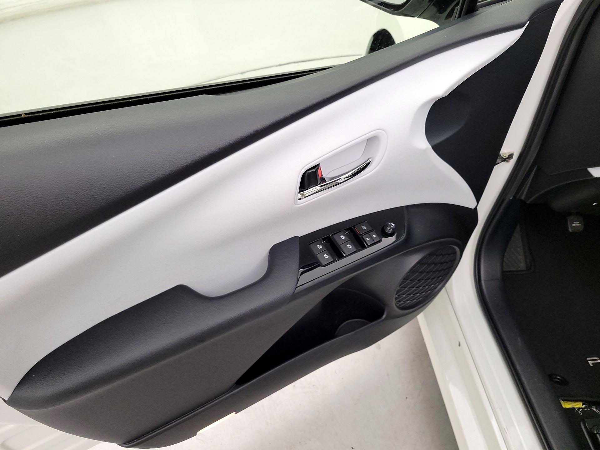 Thumbnail: 2016 Toyota Prius - 12