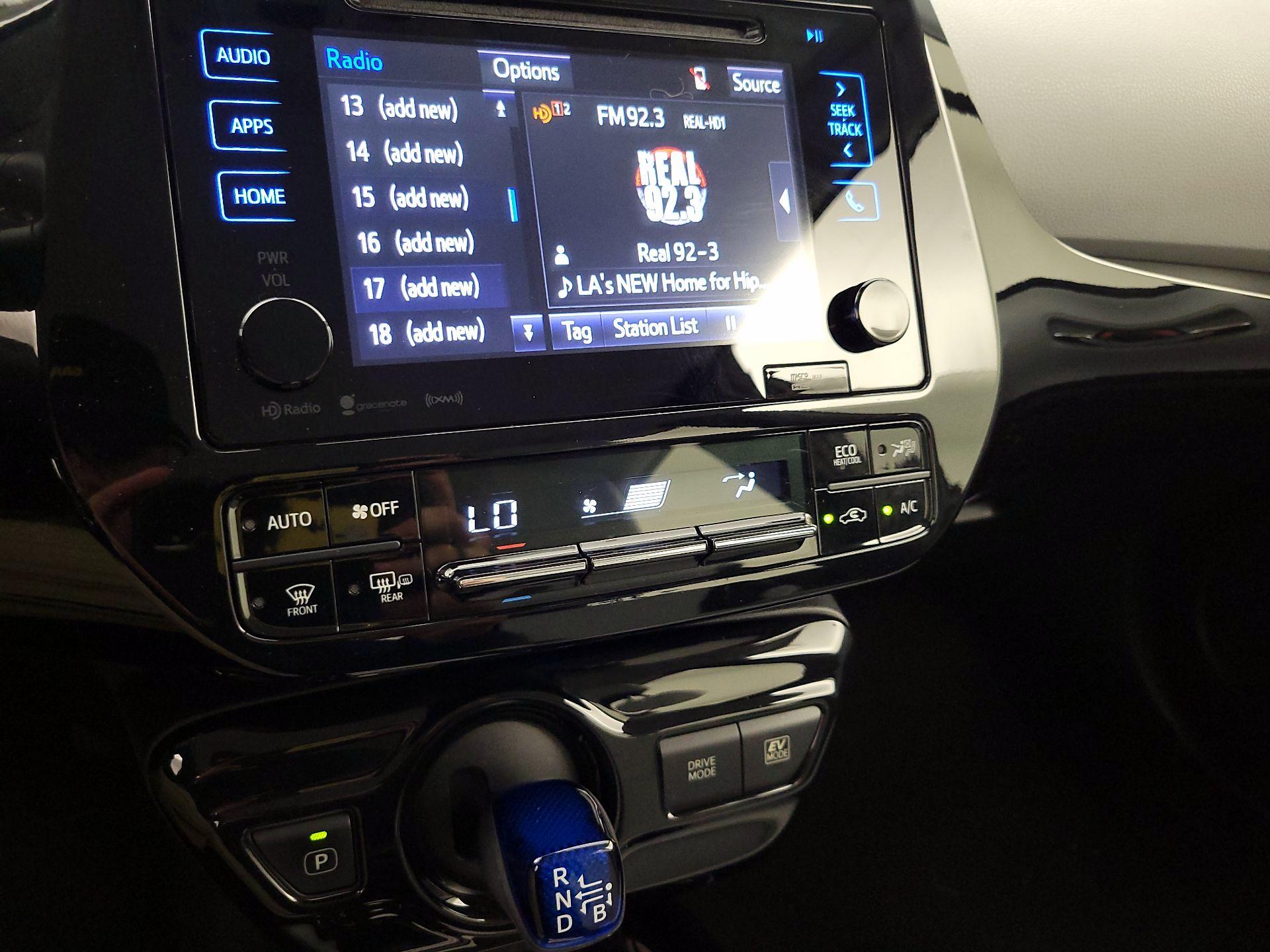 Thumbnail: 2016 Toyota Prius - 17