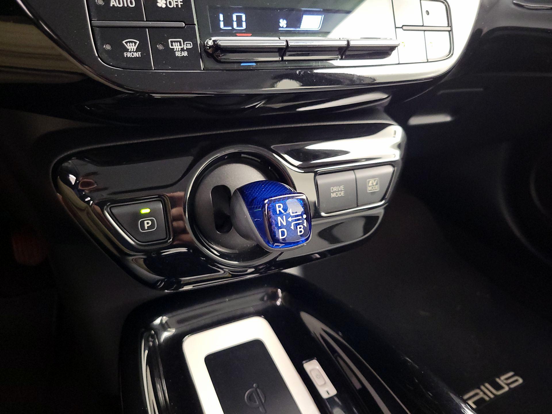 Thumbnail: 2016 Toyota Prius - 18