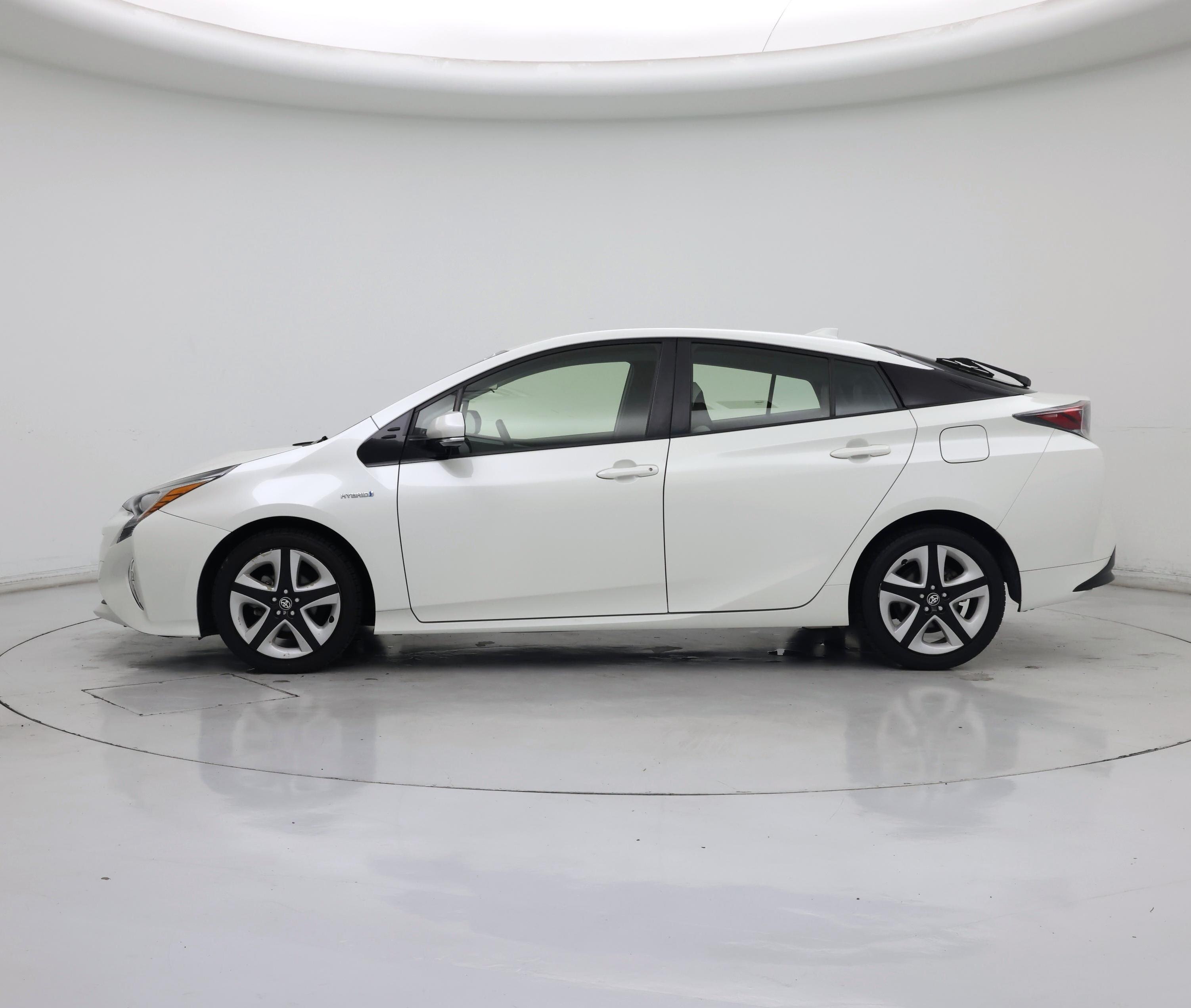 Thumbnail: 2016 Toyota Prius - 3
