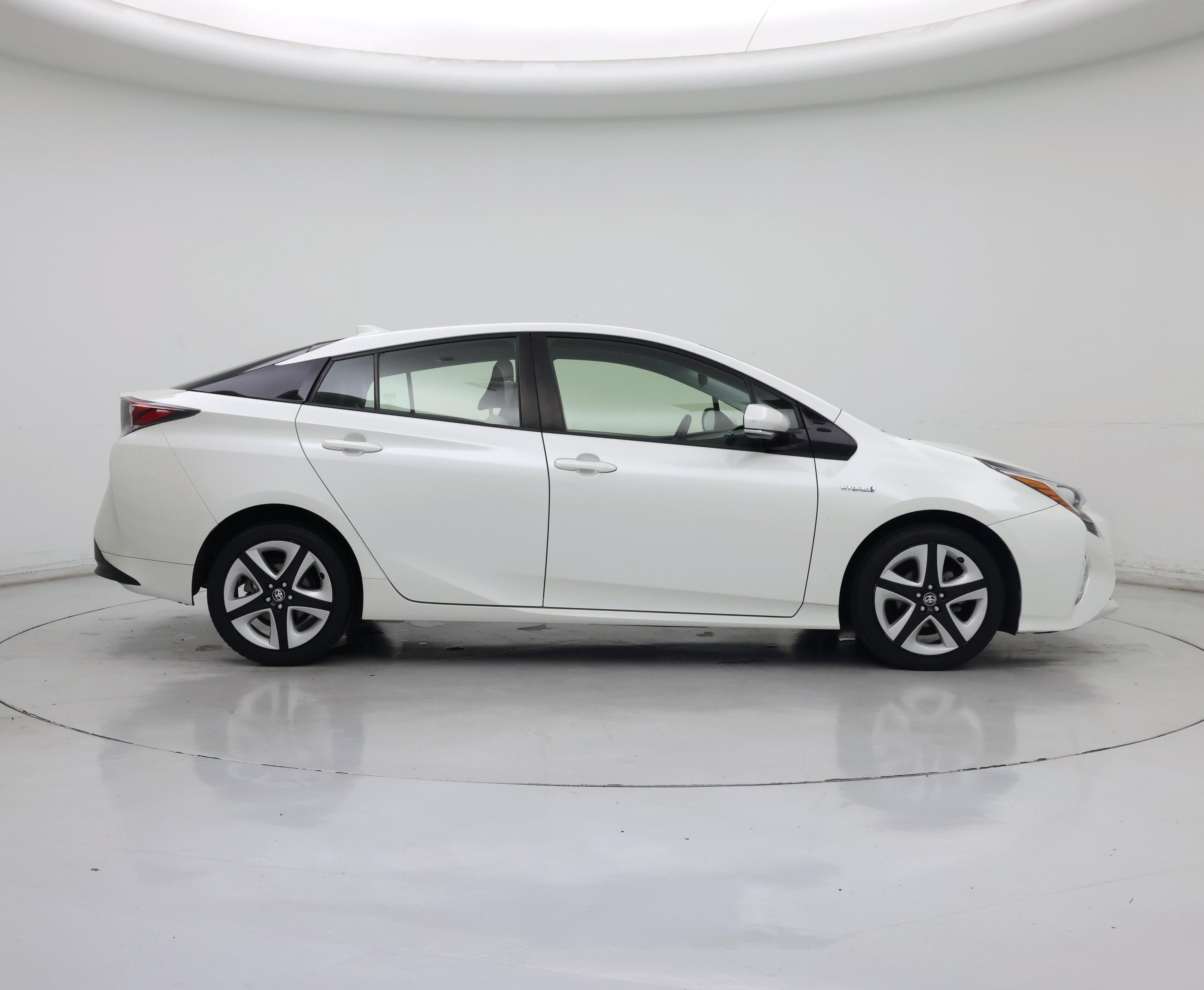 Thumbnail: 2016 Toyota Prius - 7