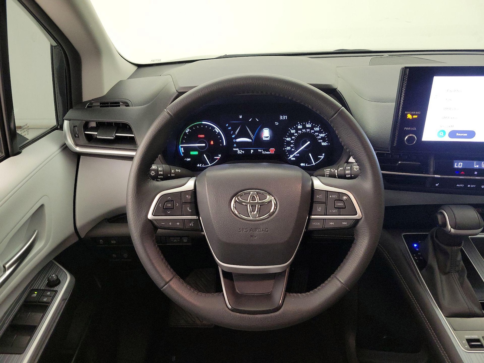 2025 Toyota Sienna XLE - Photo 11