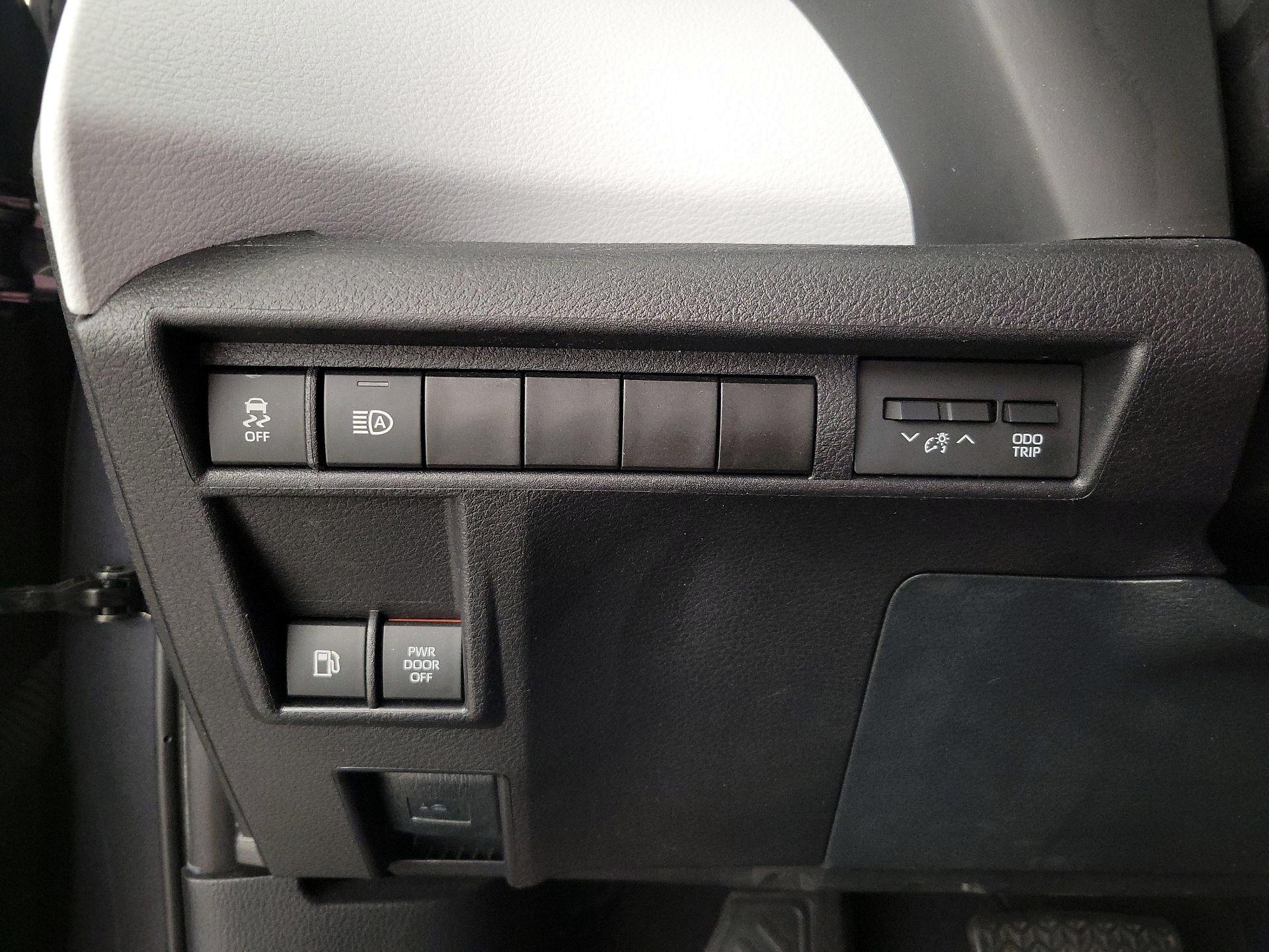 Thumbnail: 2025 Toyota Sienna - 13