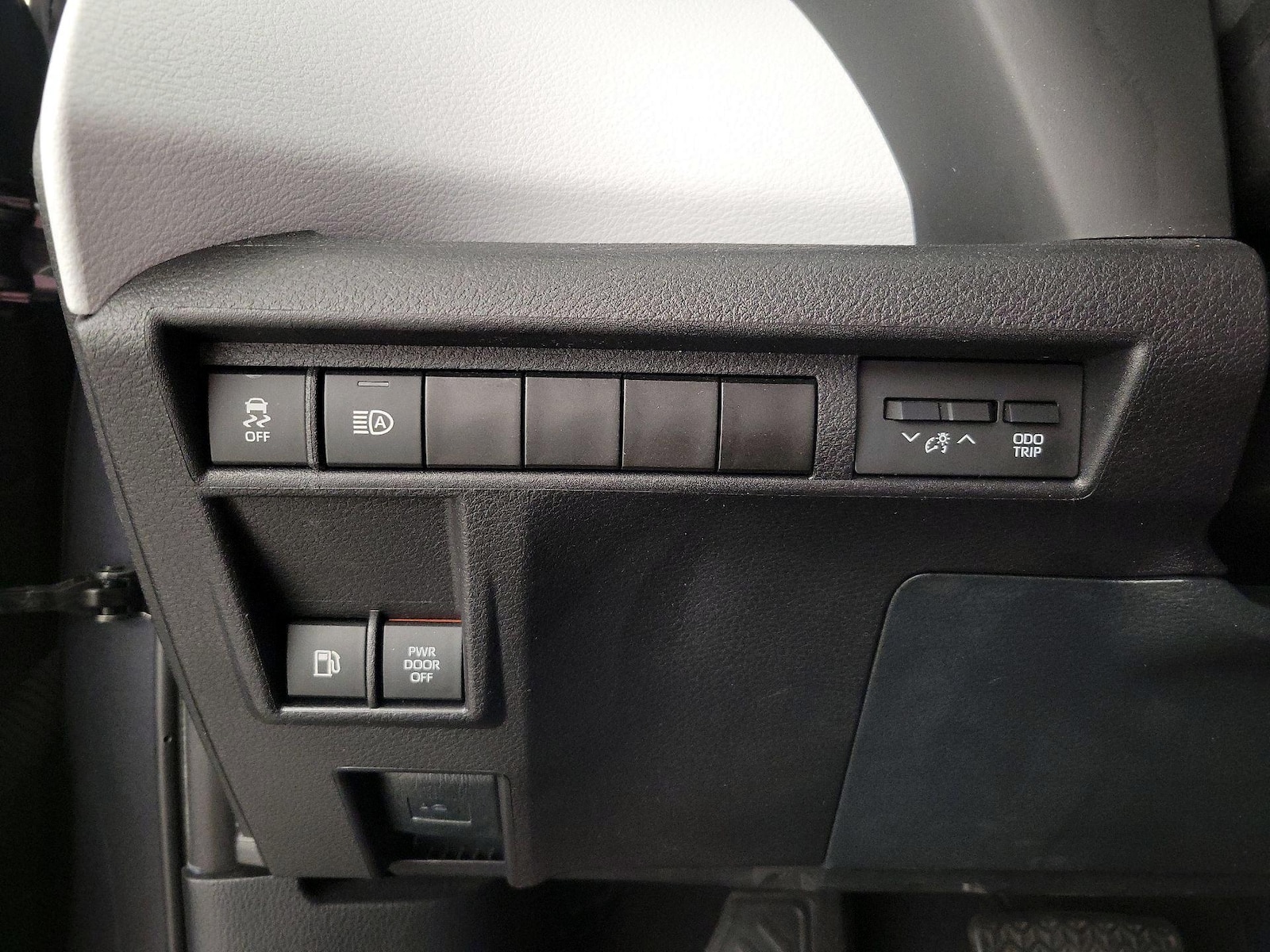 2025 Toyota Sienna XLE - Photo 14