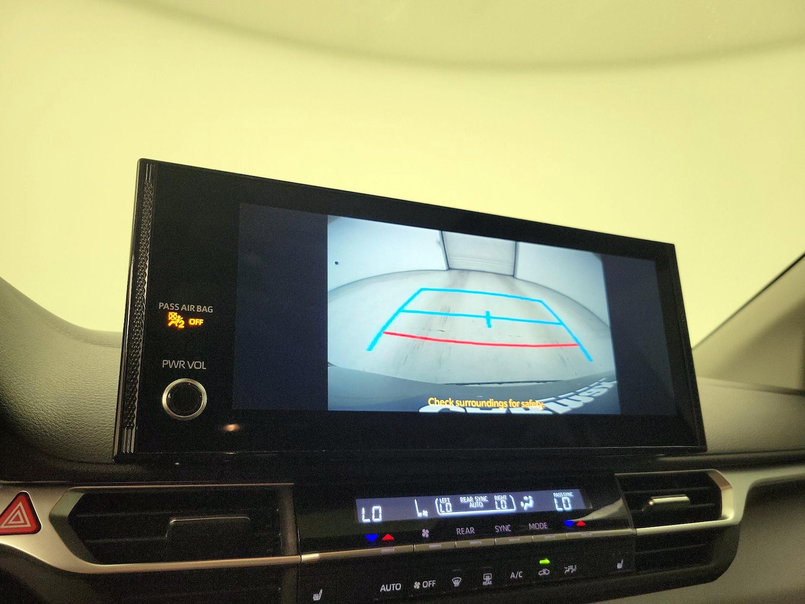 2025 Toyota Sienna XLE - Photo 15