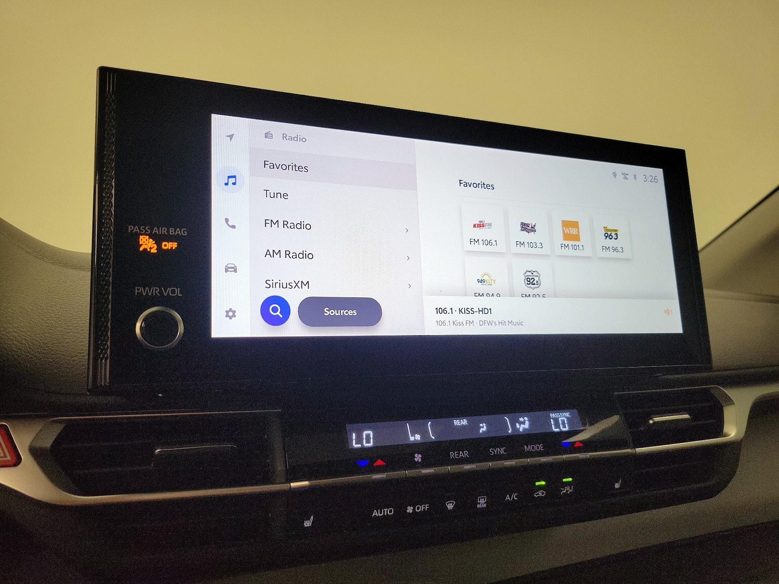 2025 Toyota Sienna XLE - Photo 16