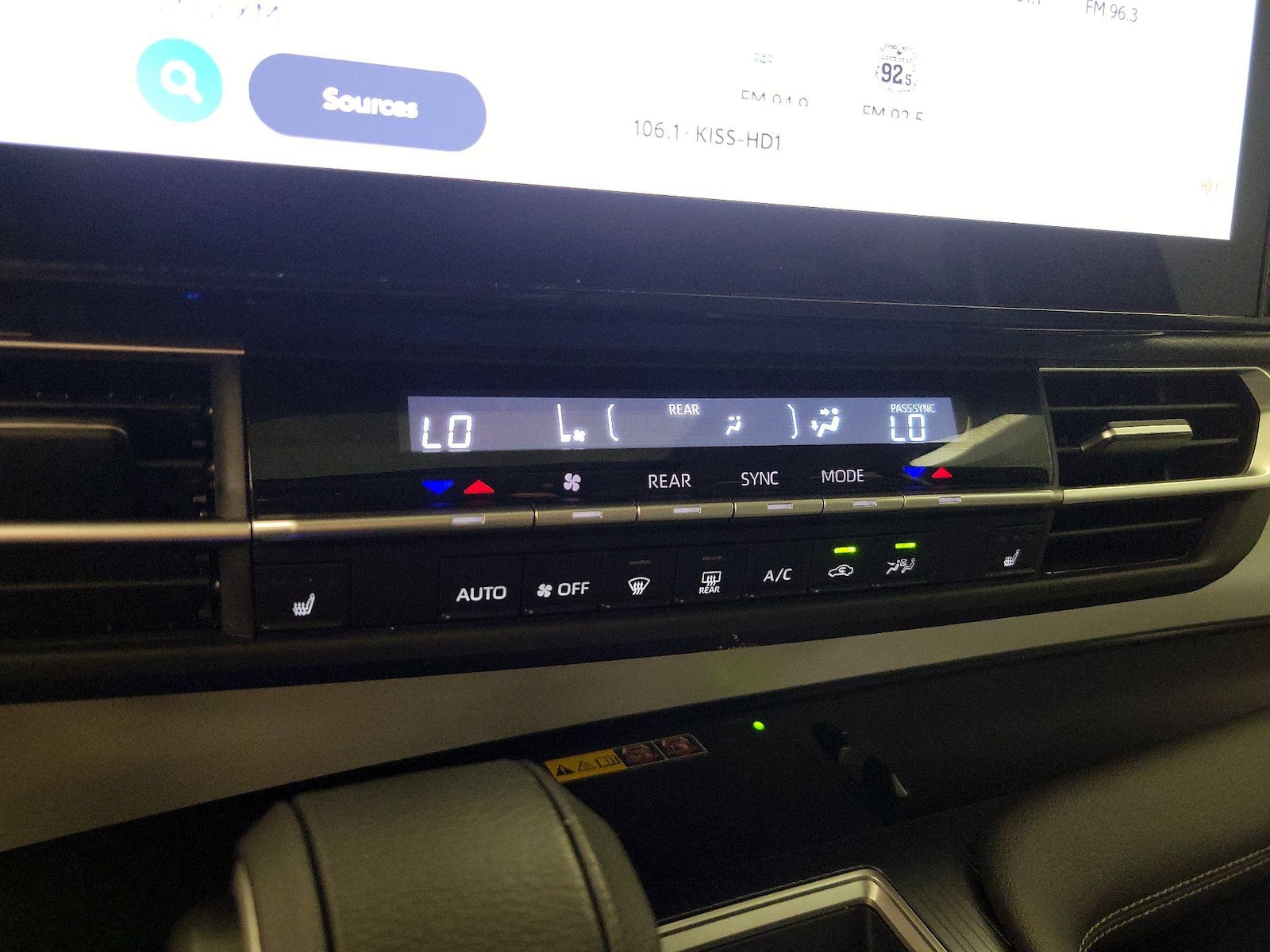 2025 Toyota Sienna XLE - Photo 17