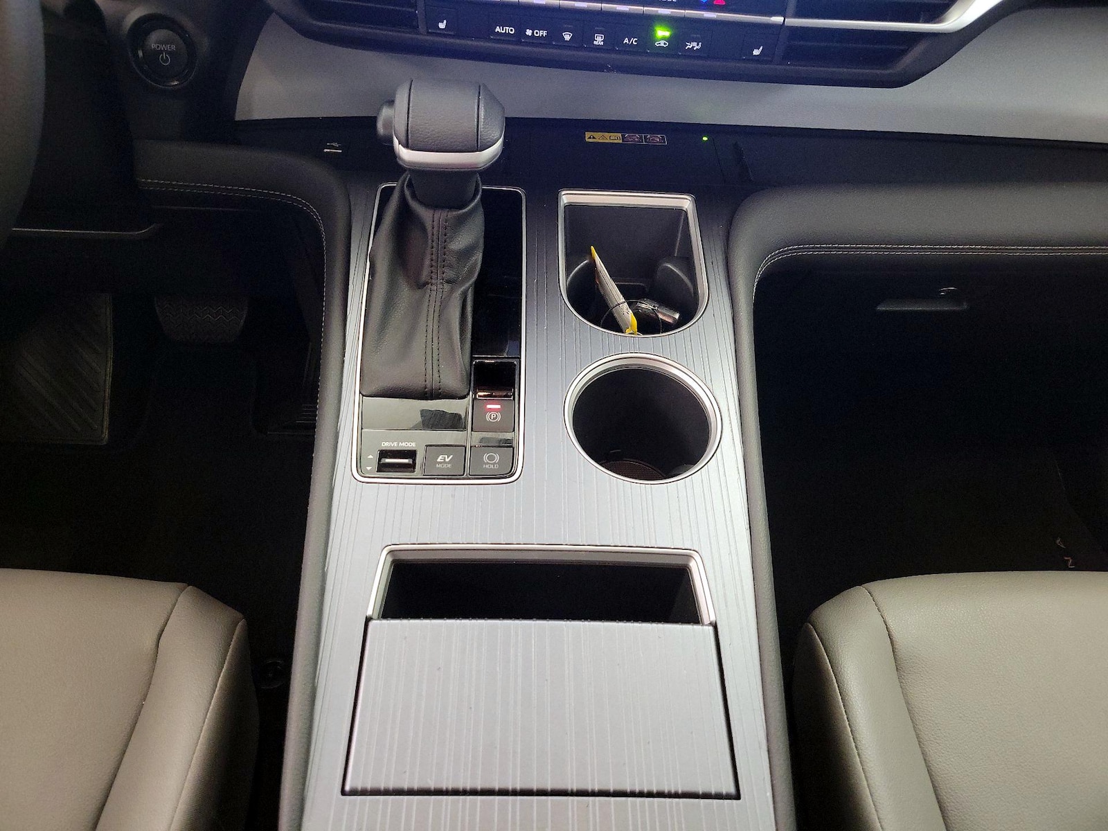 2025 Toyota Sienna XLE - Photo 18