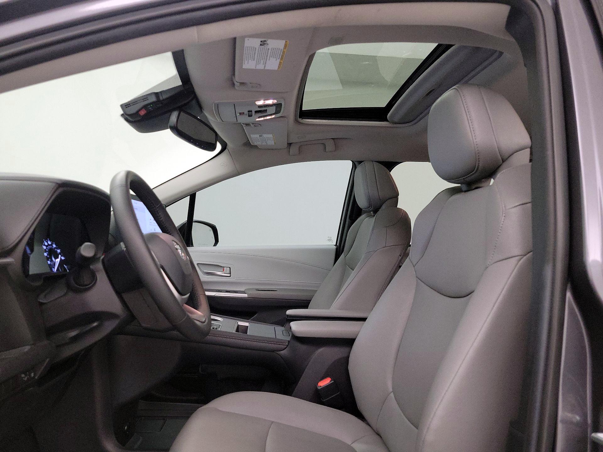Thumbnail: 2025 Toyota Sienna - 18