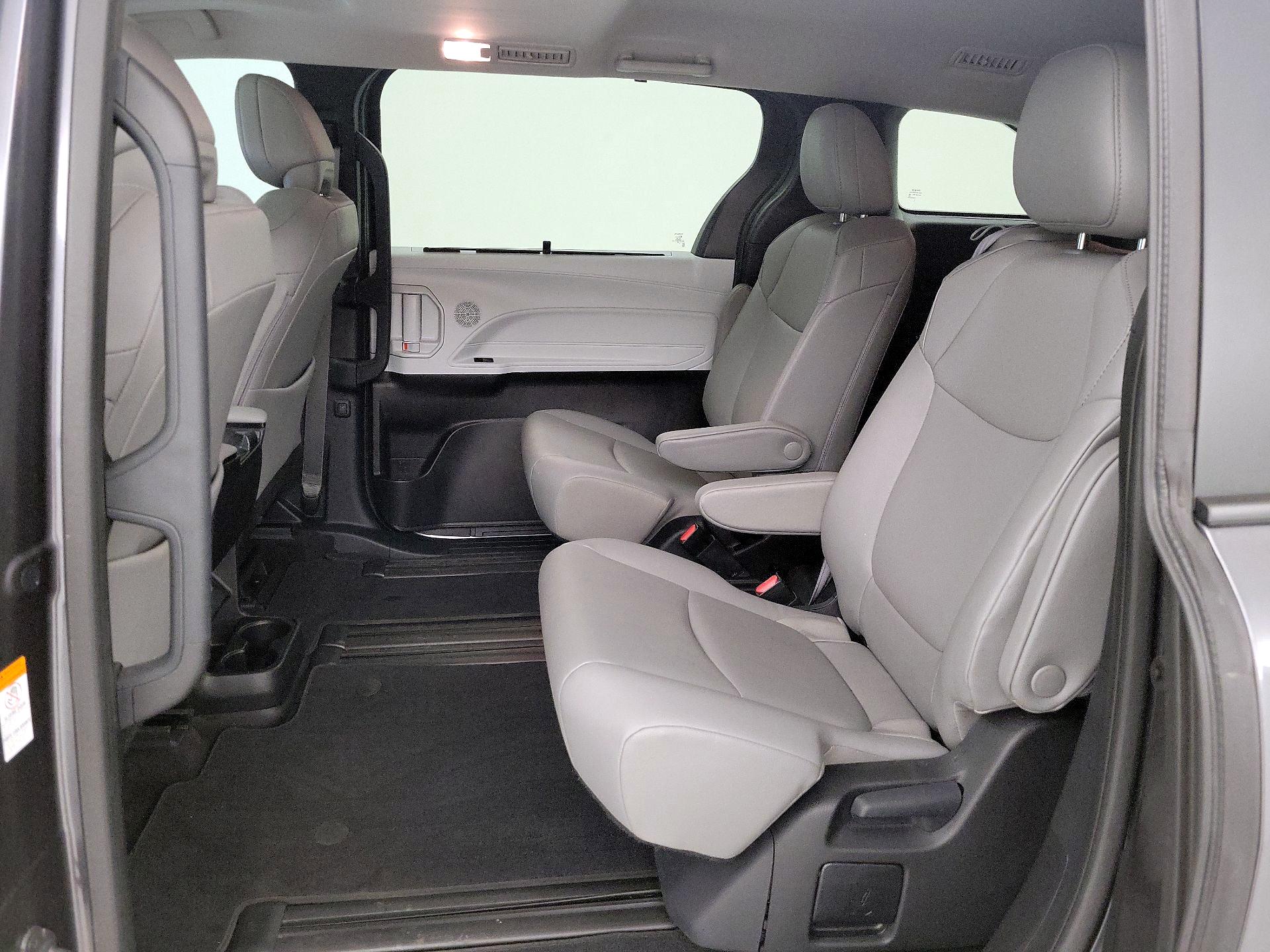 Thumbnail: 2025 Toyota Sienna - 19
