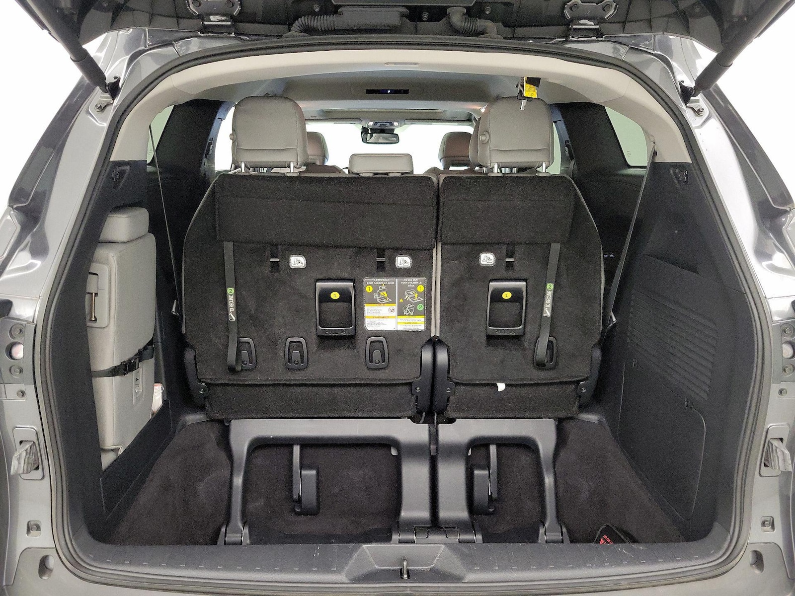 2025 Toyota Sienna XLE - Photo 22