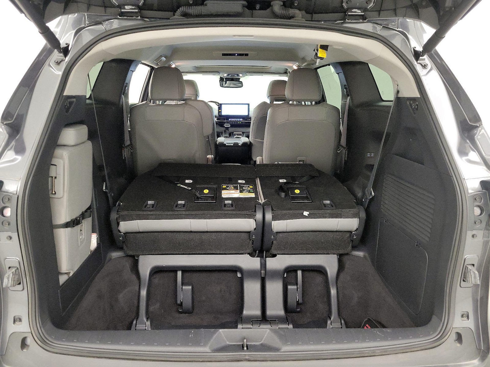 2025 Toyota Sienna XLE - Photo 23