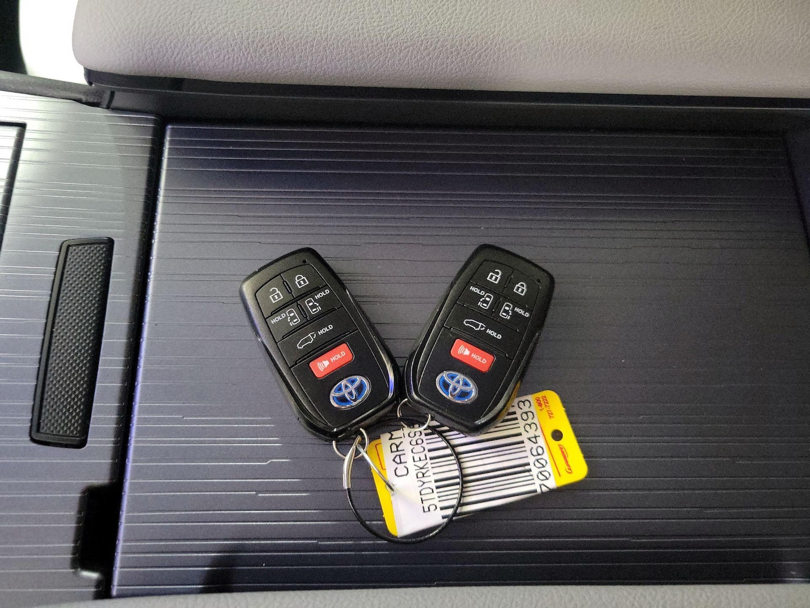 2025 Toyota Sienna XLE - Photo 25