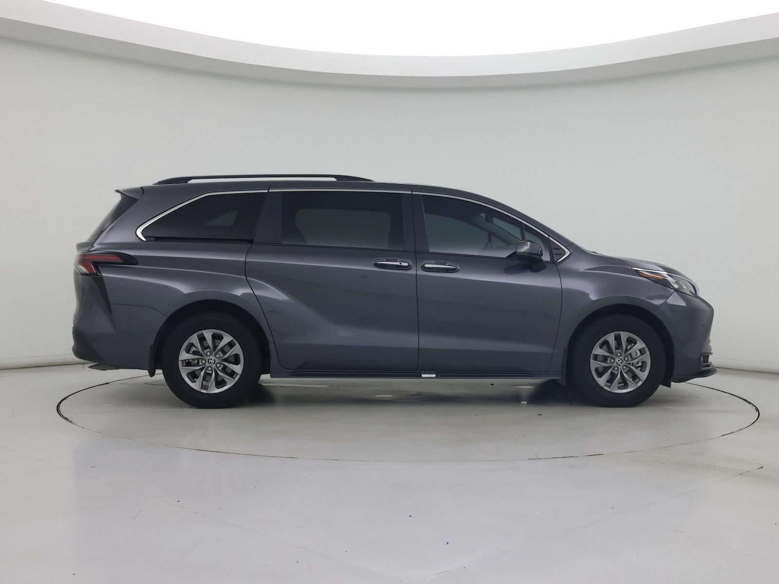 2025 Toyota Sienna XLE - Photo 8